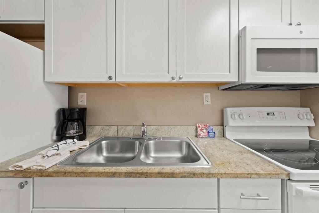 Apartment Direct Oceanfront Suite, Your Relaxing Getaway! Cv 938