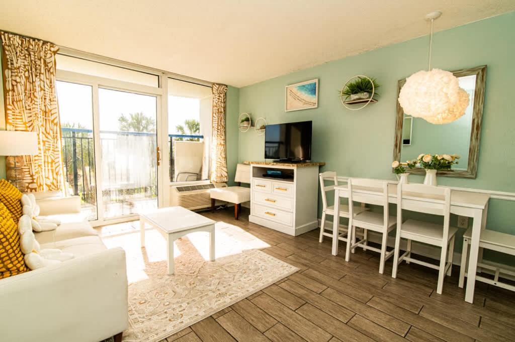 Oceanfront Lazy River Indoor Outdoor Pools Location *
