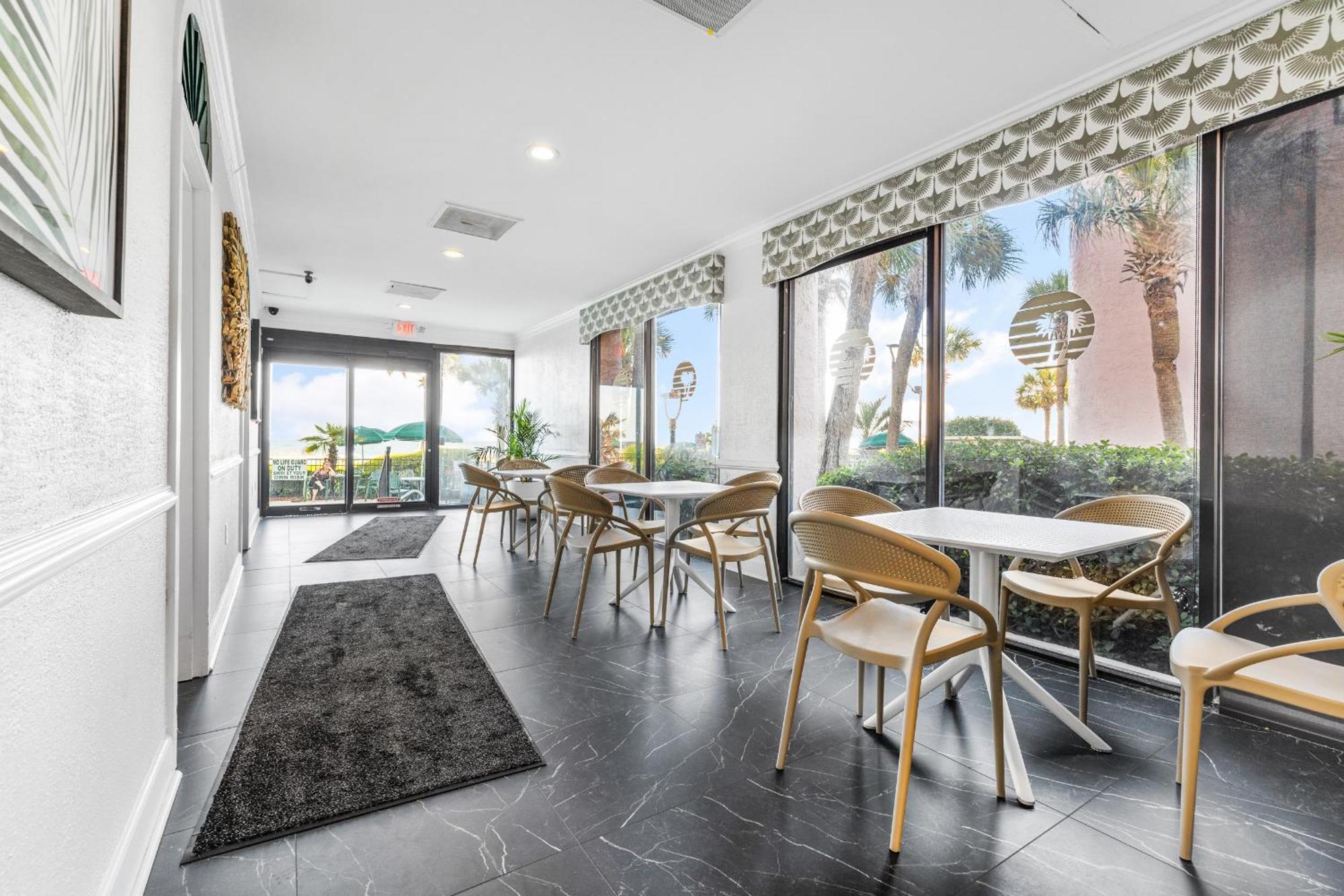 Apartment Couples Retreat On The Ocean Wwasher And Dryer! *