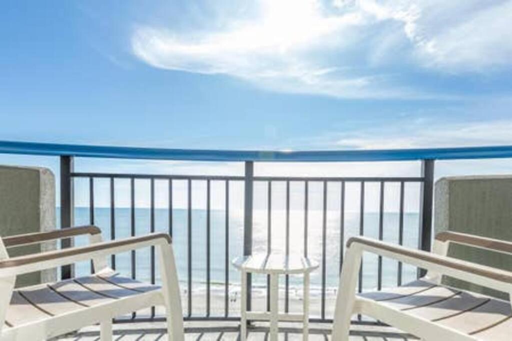 1131 Sea Forever Oceanfront Apartment *
