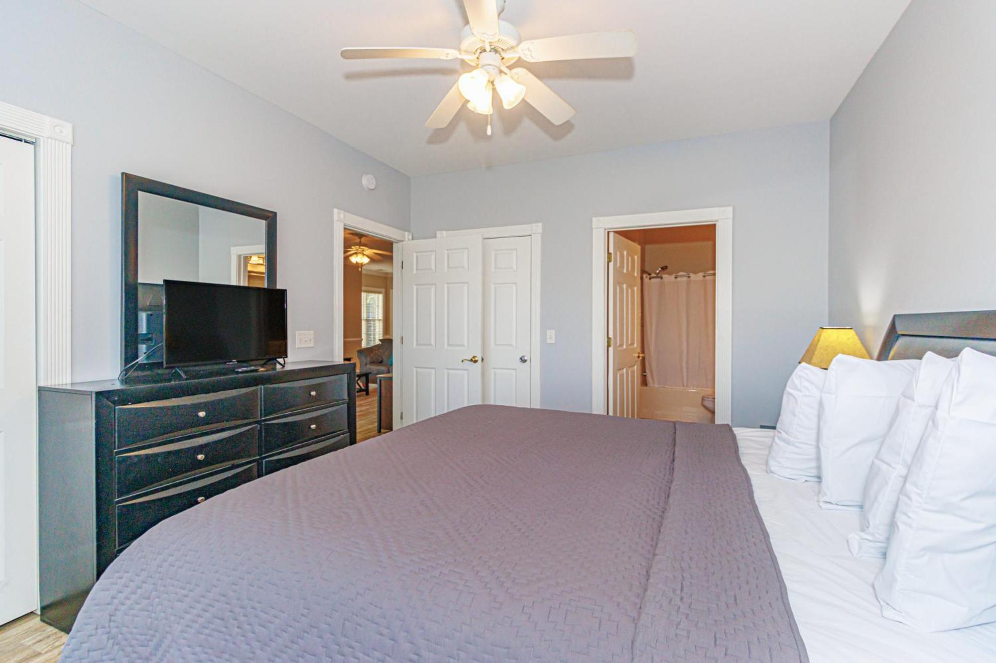 Ground Floor 3 Bedroom Condo! Magnolia Pointe 105! Sleeps 6 Guests Holiday home