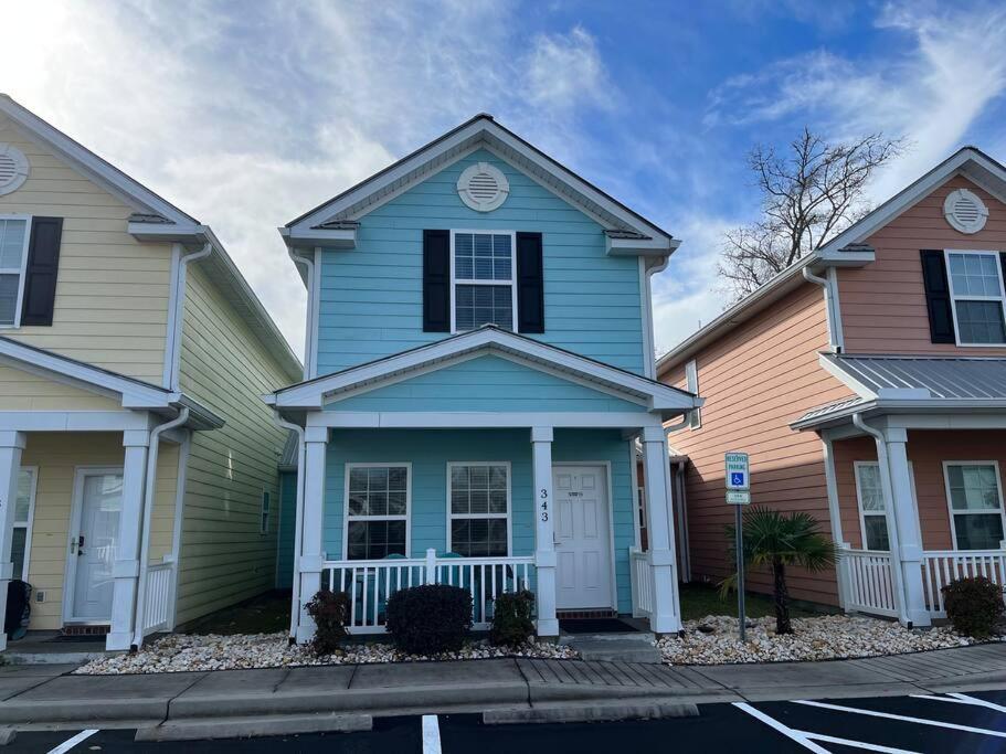 Holiday home Lovely 2-level 2-br Cottage, 2 Blocks To Myrtle Beach
