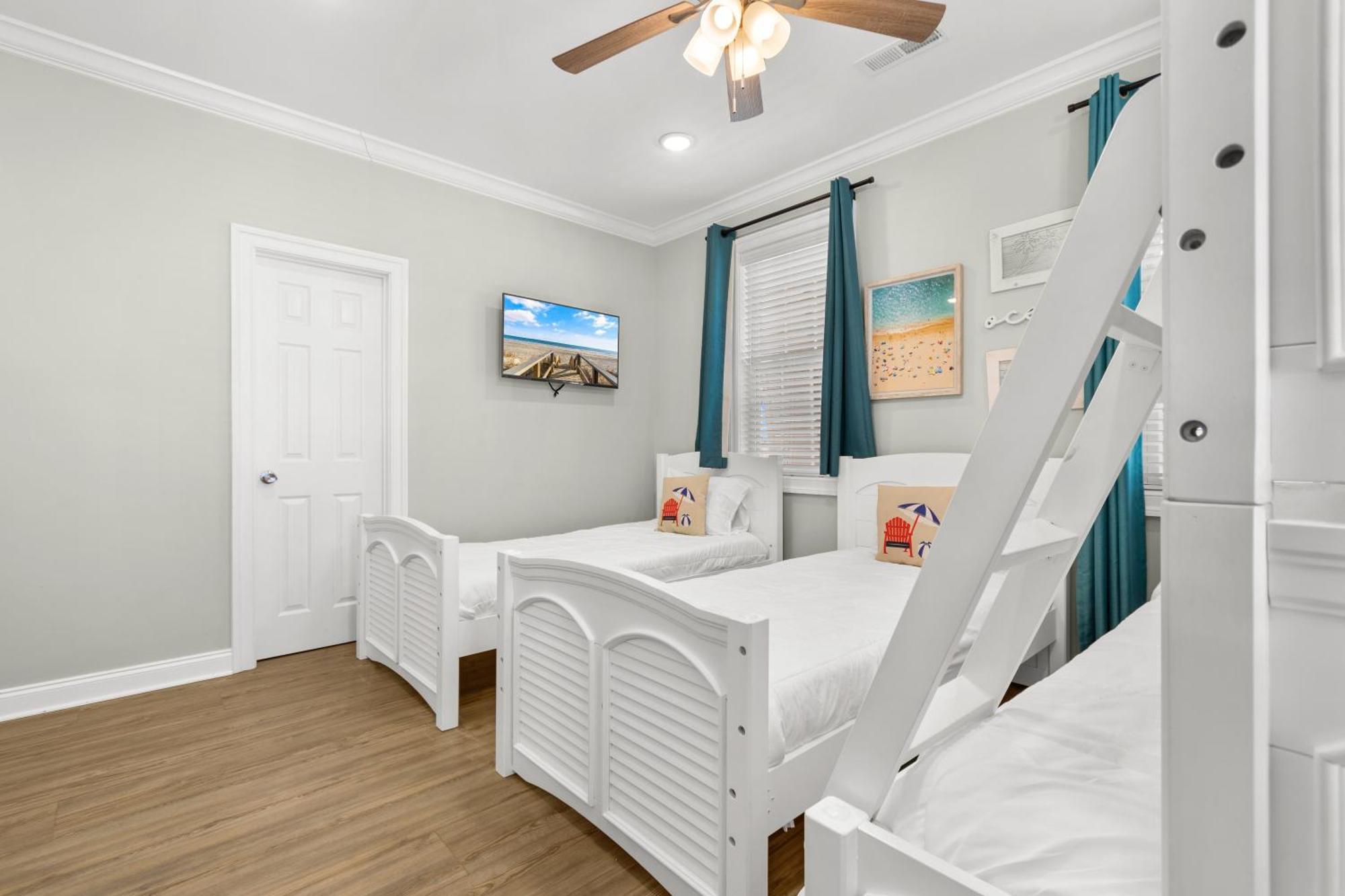 Holiday home Ocean Breeze - Ocean Front, 7 Bedroom *