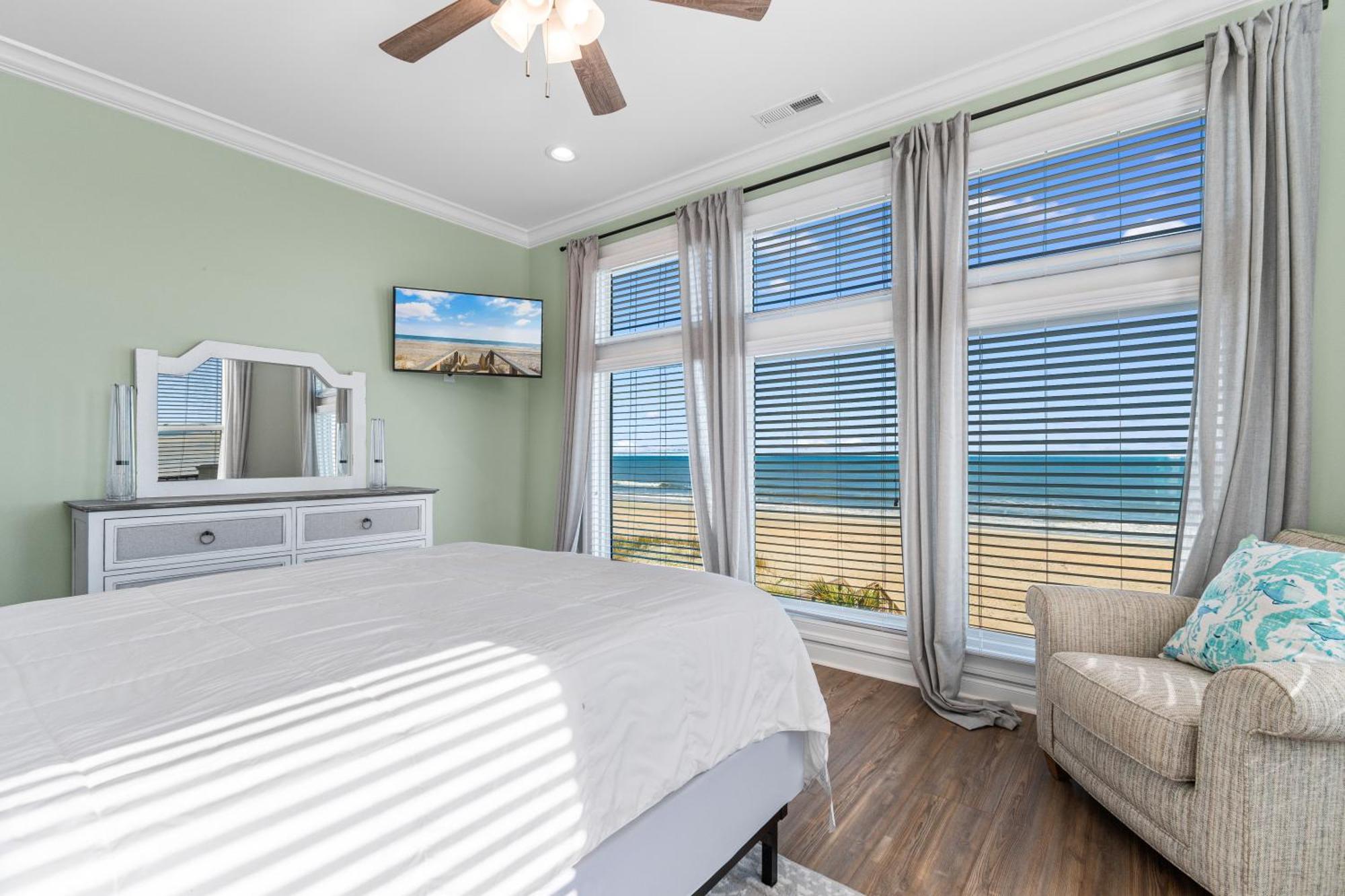 Ocean Breeze - Ocean Front, 7 Bedroom * Myrtle Beach