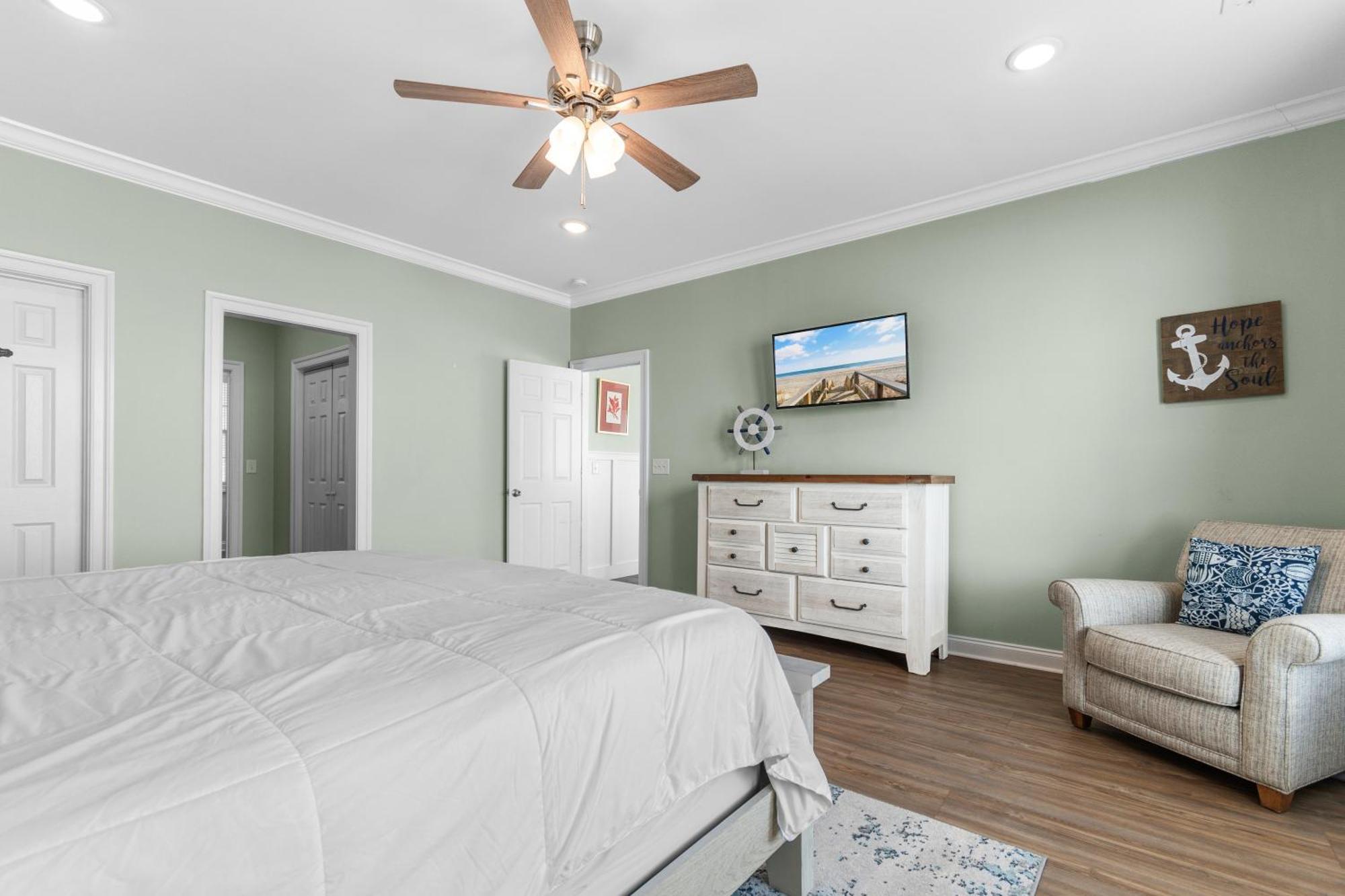 Ocean Breeze - Ocean Front, 7 Bedroom *