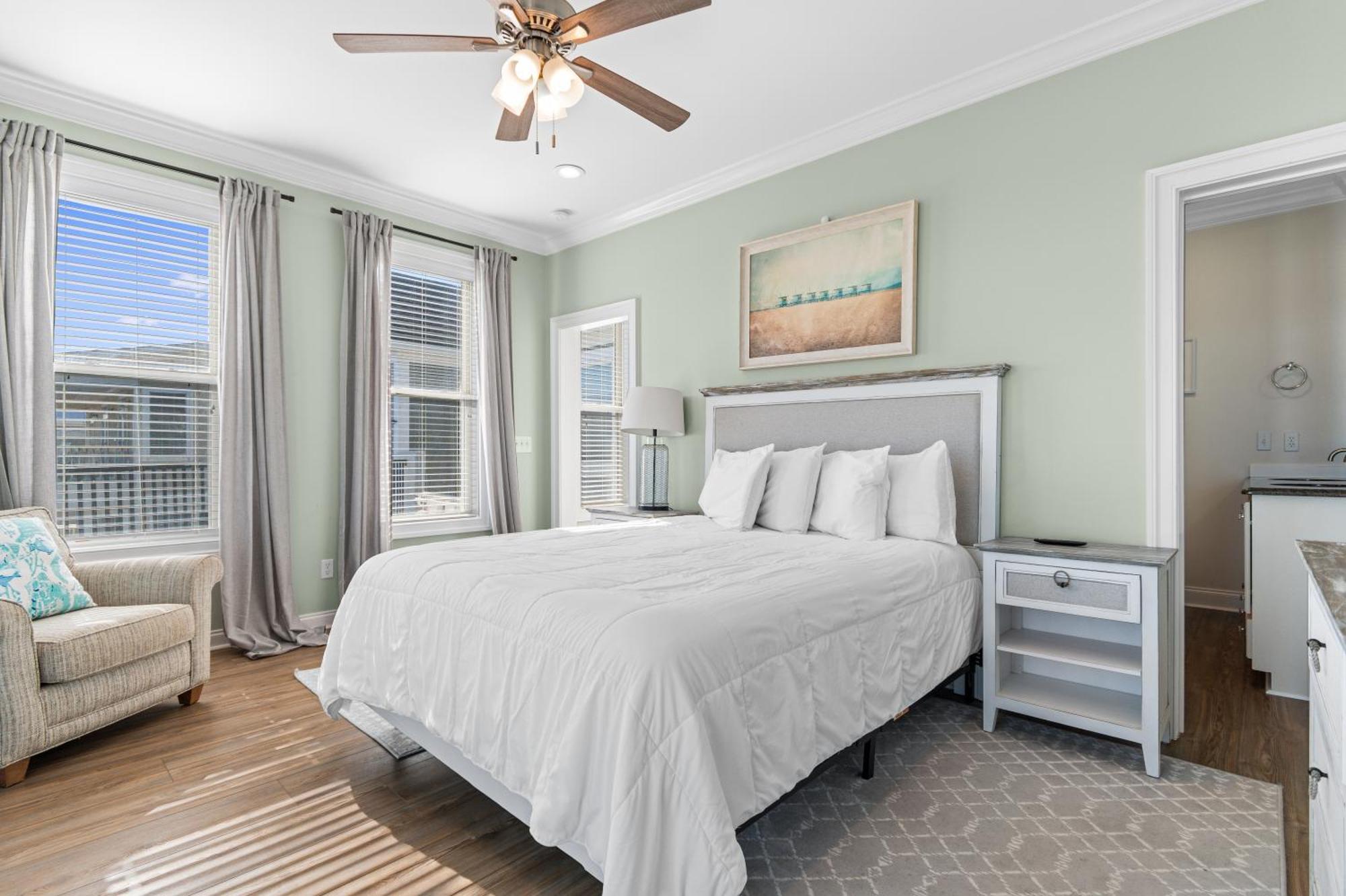 Ocean Breeze - Ocean Front, 7 Bedroom * Myrtle Beach