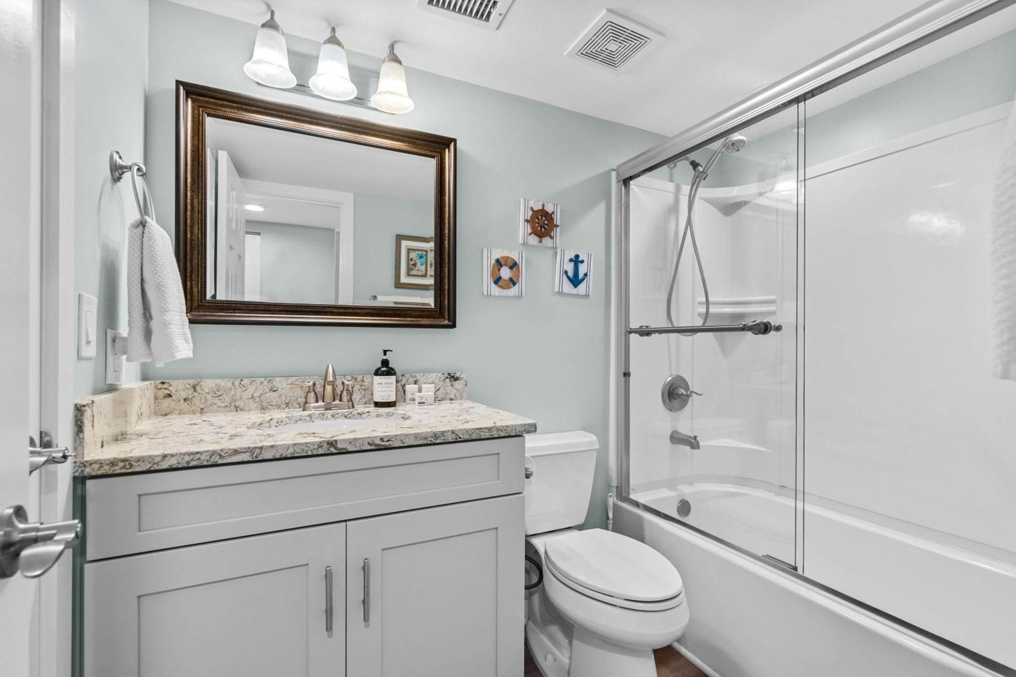 Windemere Beachfront Oasis With Hot Tub And Pool Access *