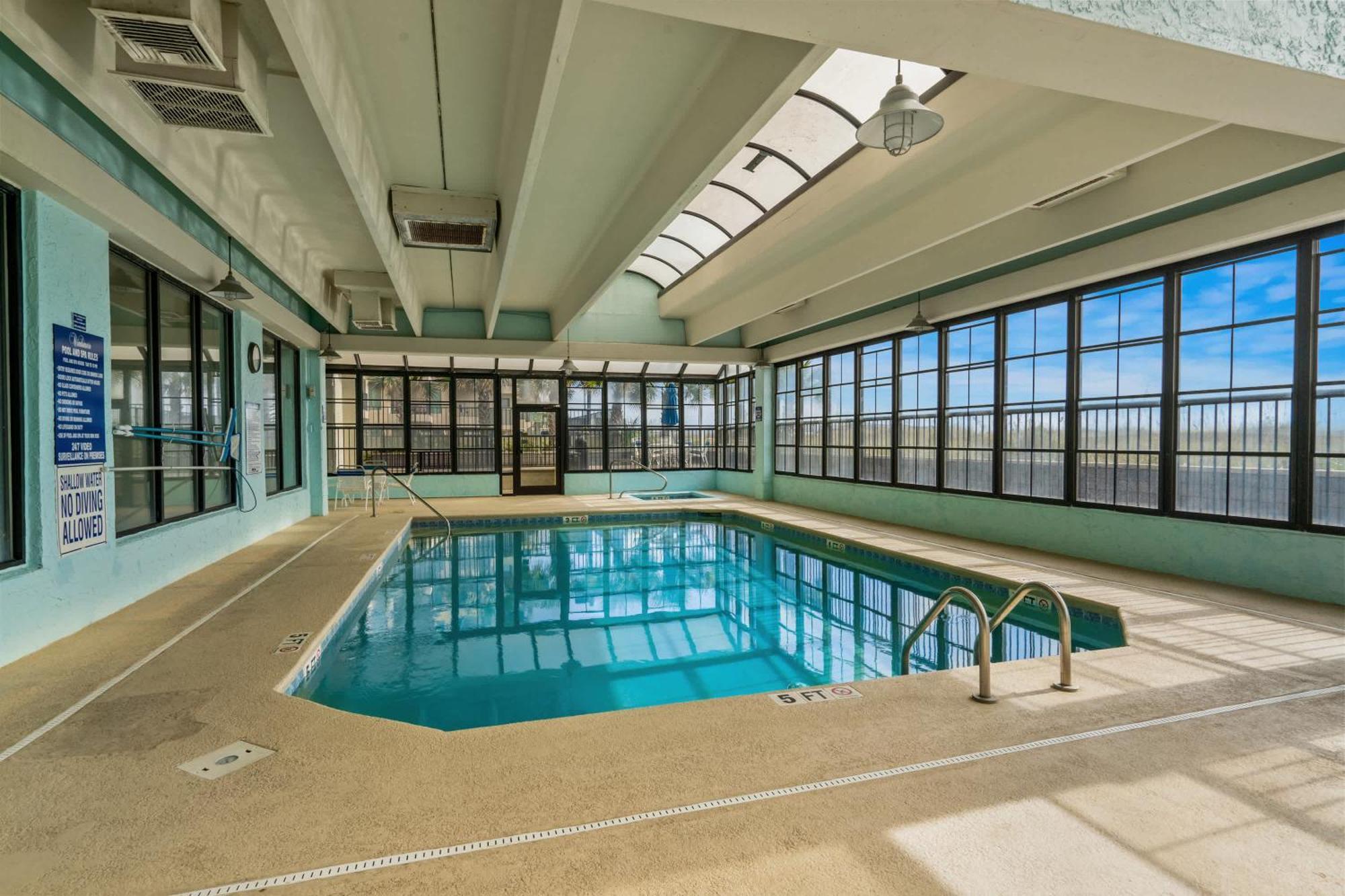 Windemere Beachfront Oasis With Hot Tub And Pool Access