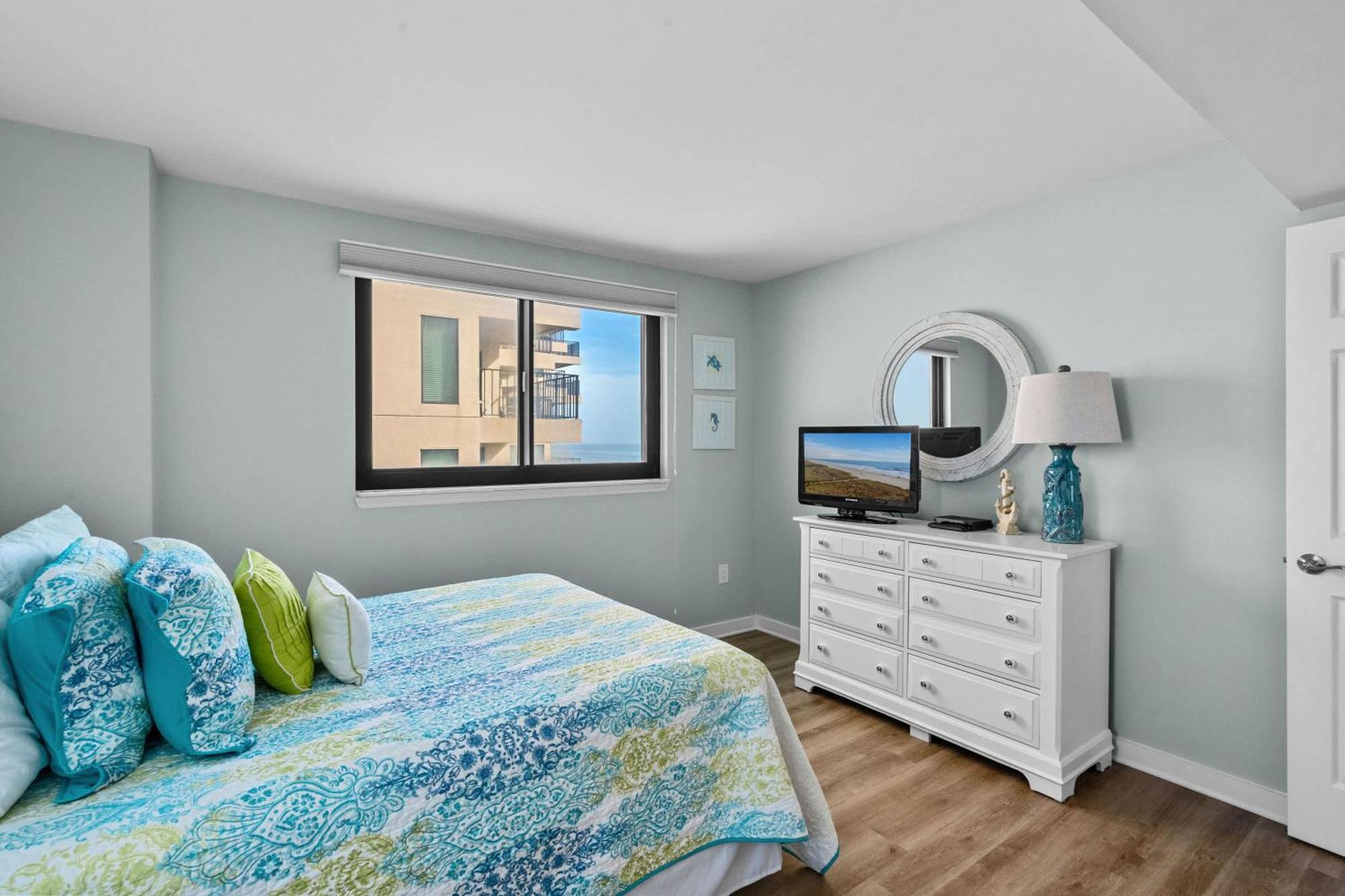 Windemere Beachfront Oasis With Hot Tub And Pool Access *