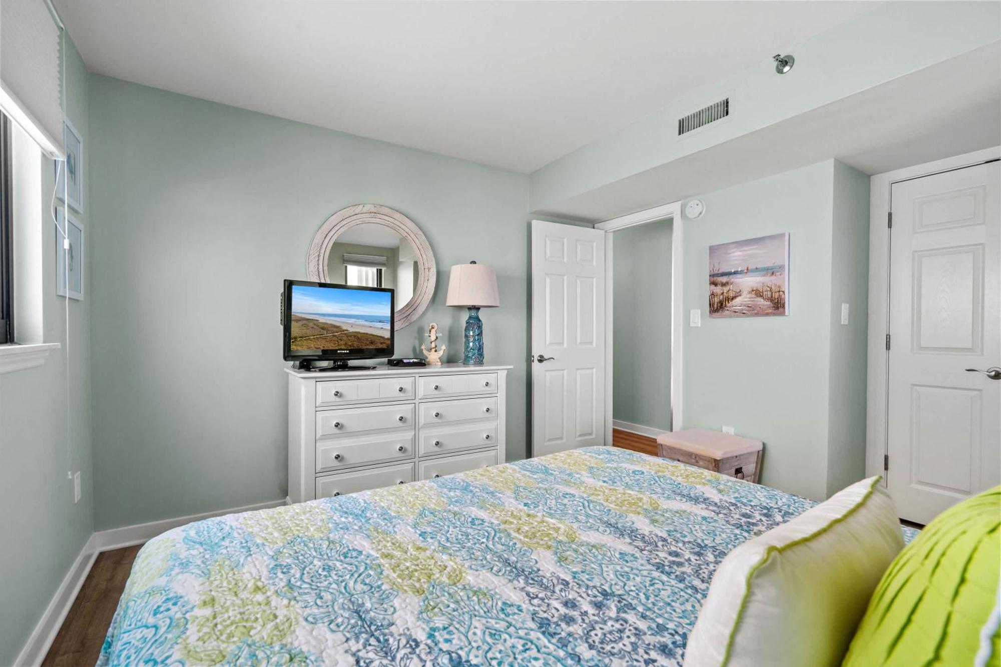 Windemere Beachfront Oasis With Hot Tub And Pool Access *