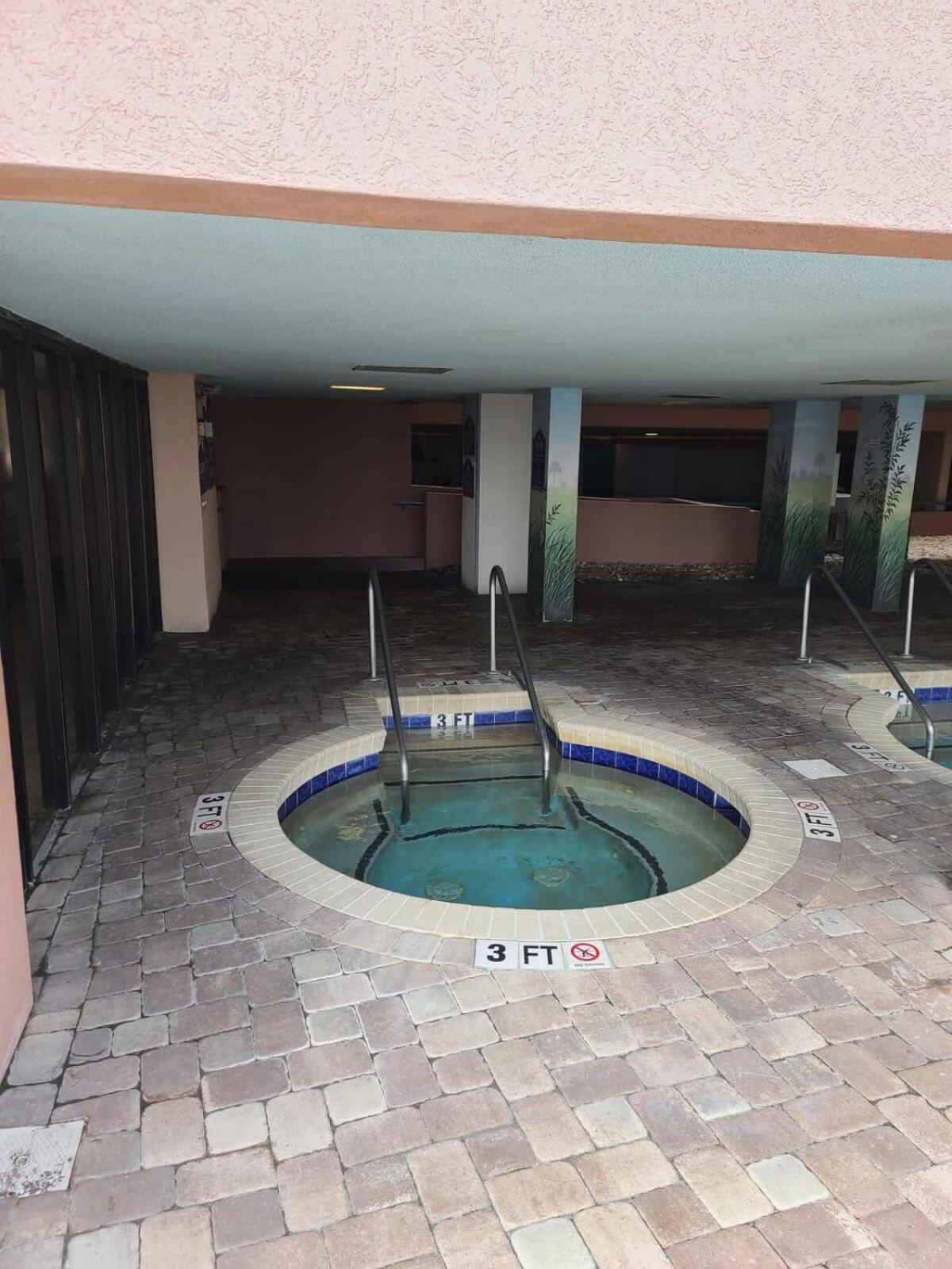 Apartment Castle #8 Ocean Front Great