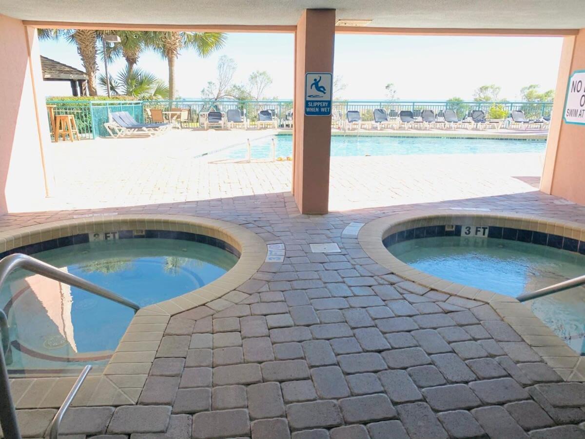 Castle #8 Ocean Front Great Apartment