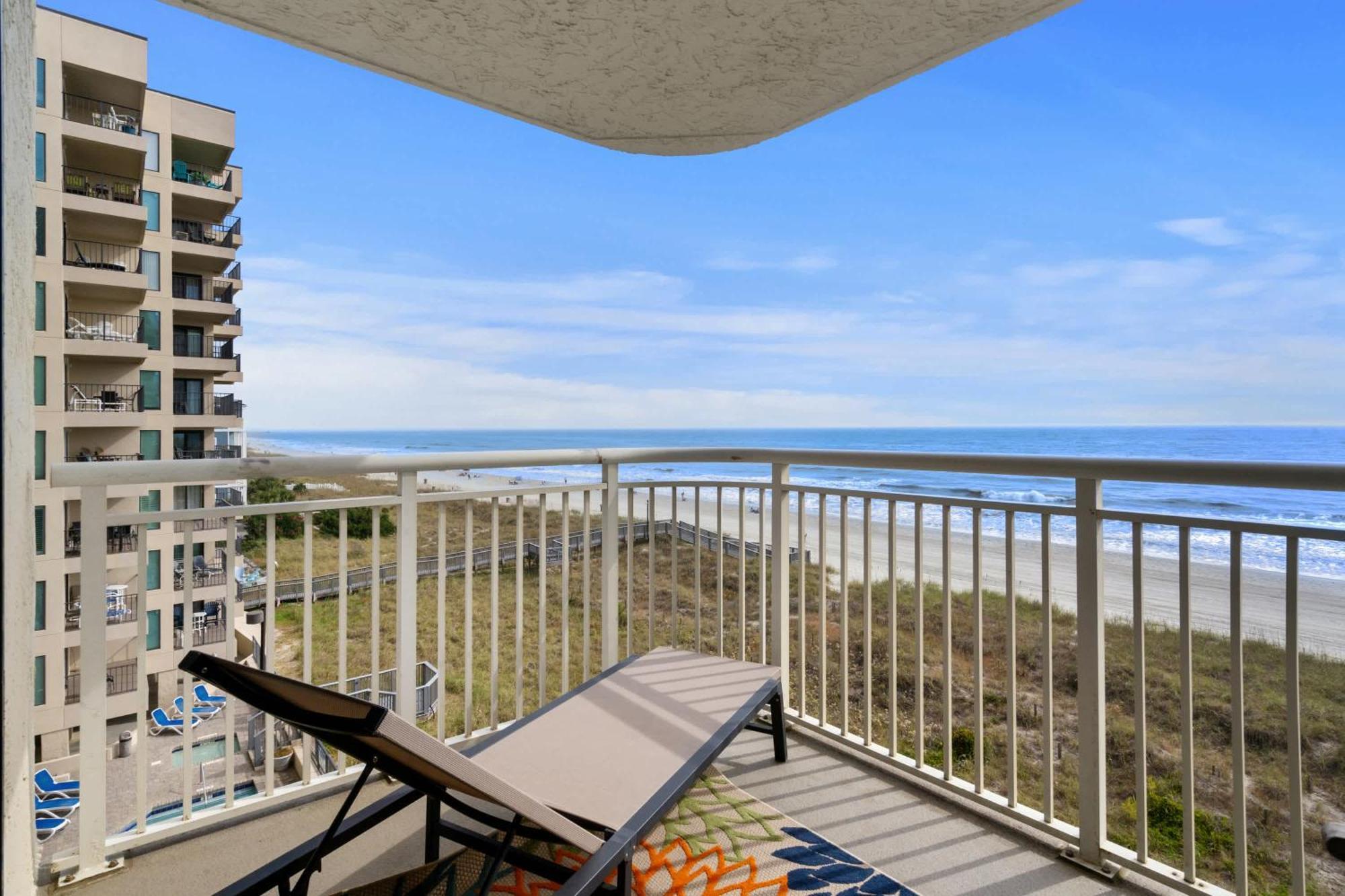 Windemere Beachfront Oasis With Hot Tub And Pool Access *