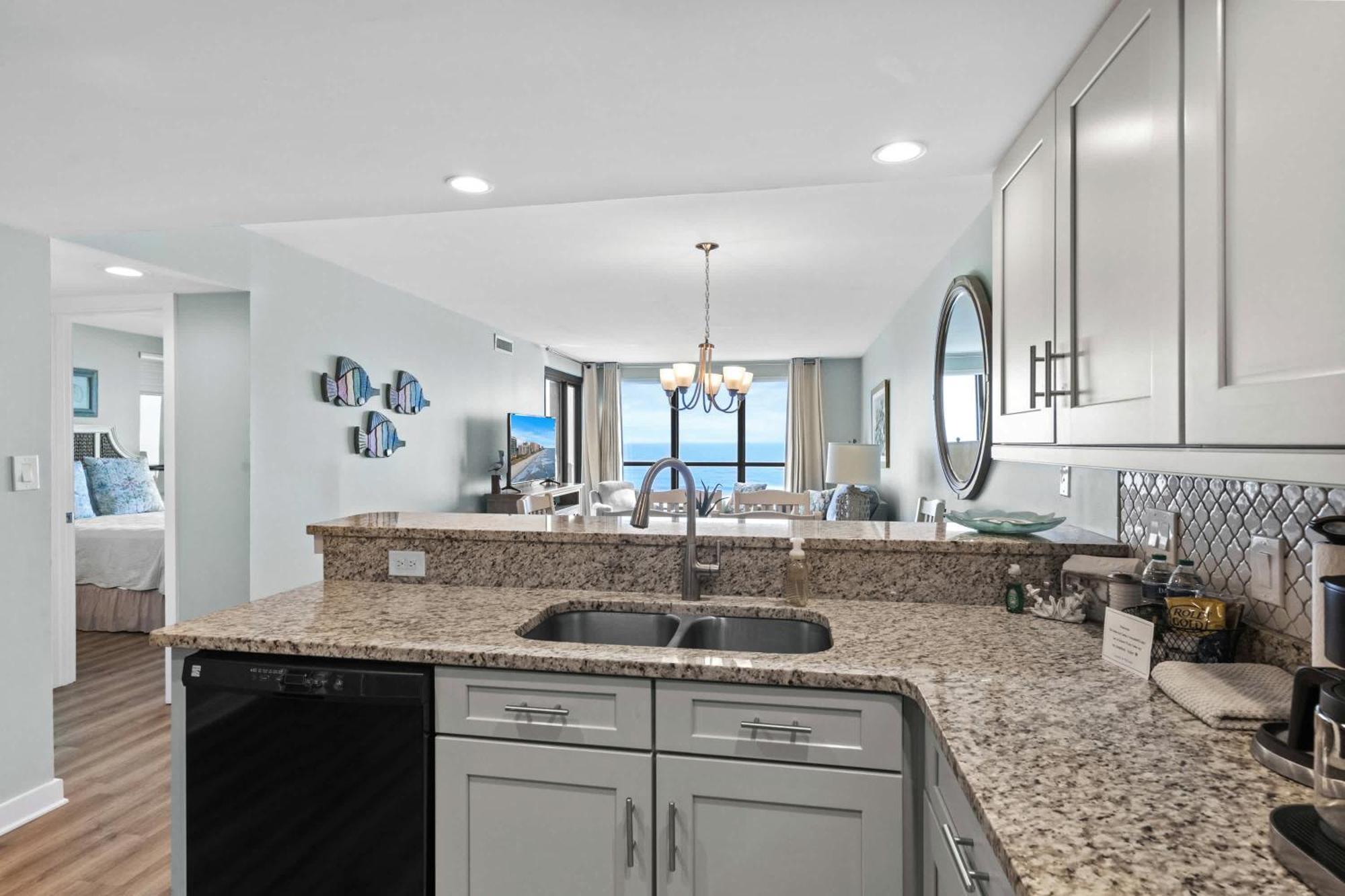 Windemere Beachfront Oasis With Hot Tub And Pool Access *