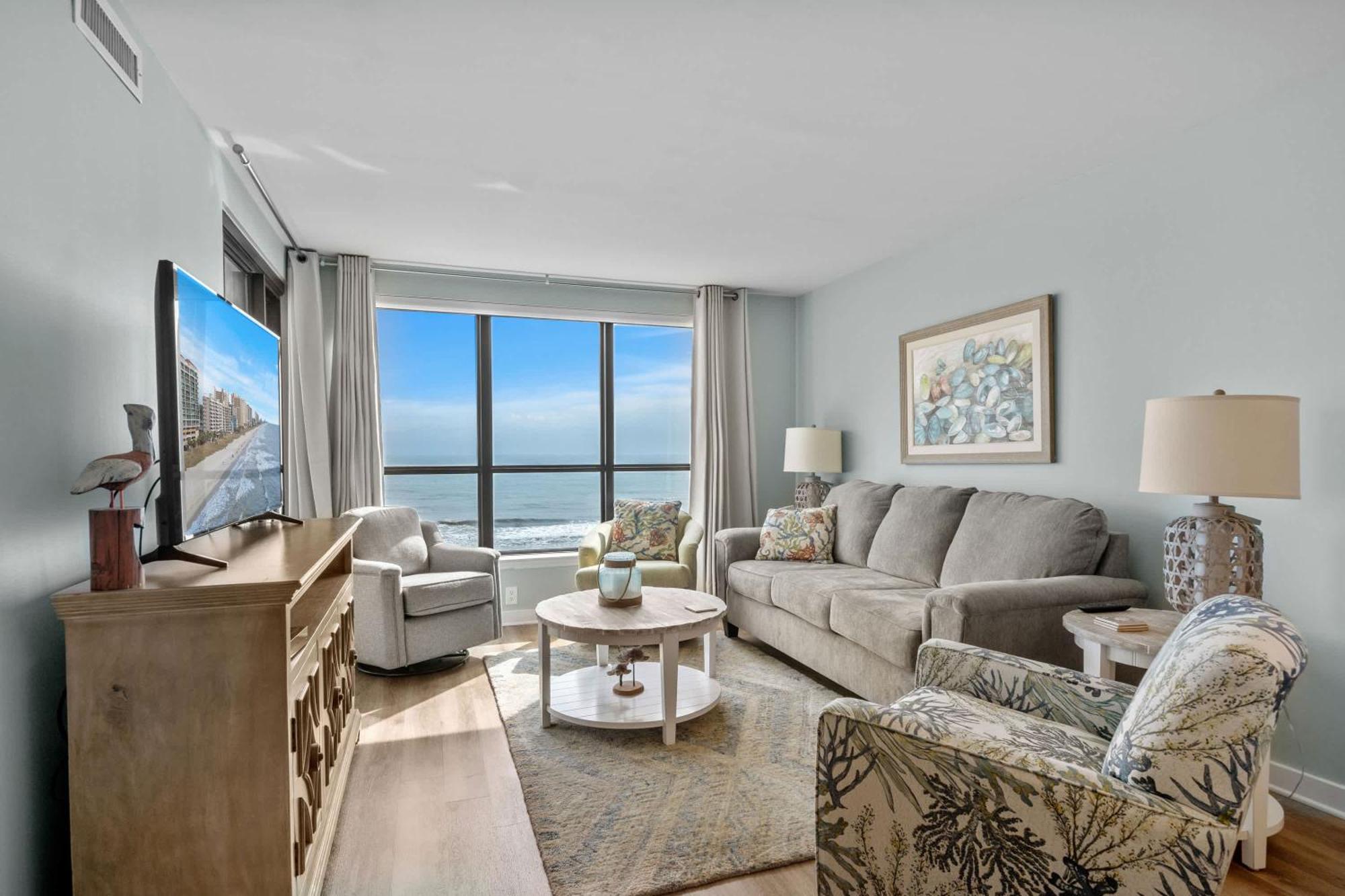 Windemere Beachfront Oasis With Hot Tub And Pool Access Holiday home