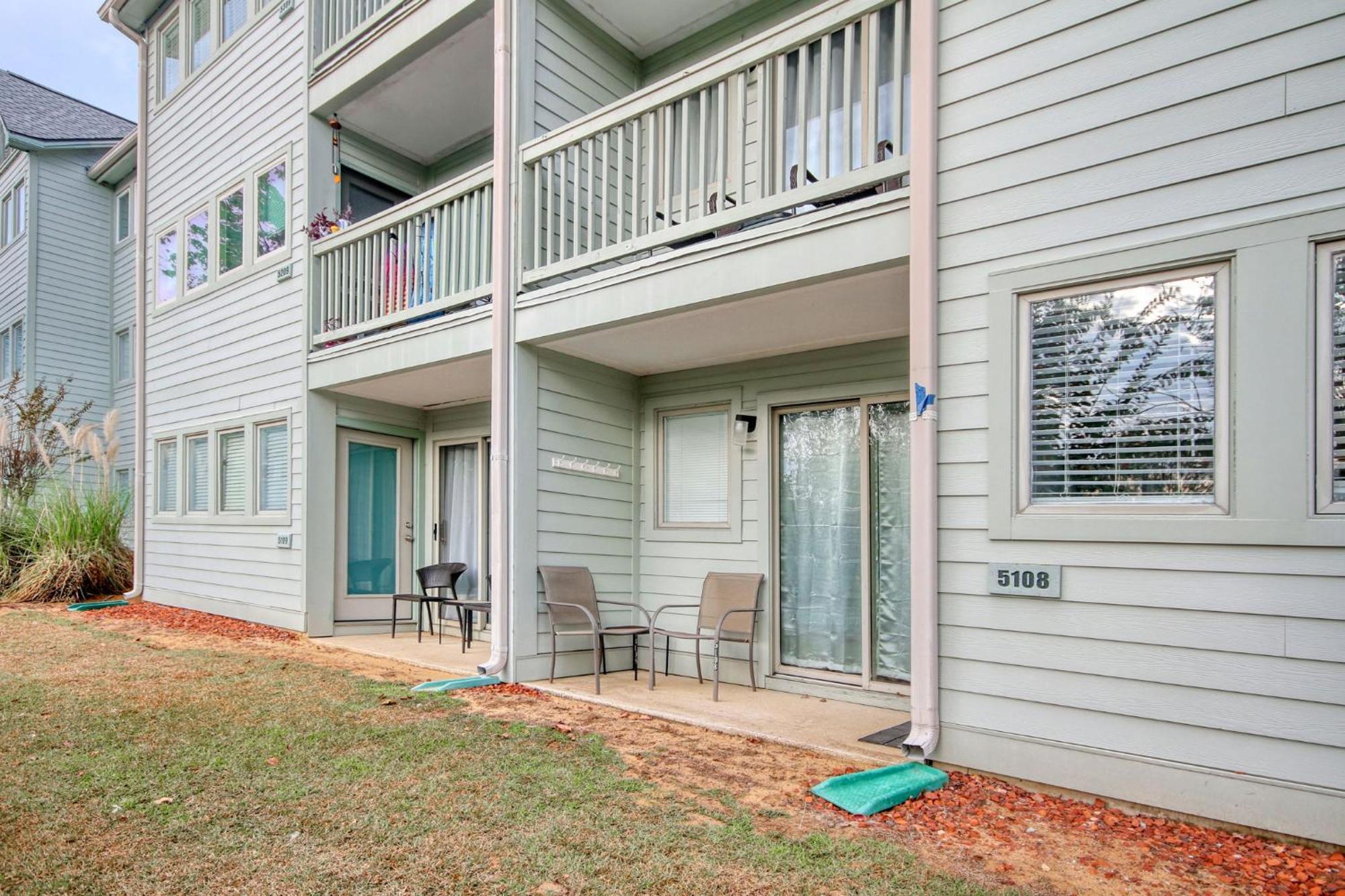 On The 2 Bed 2 Bath 1st Floor *