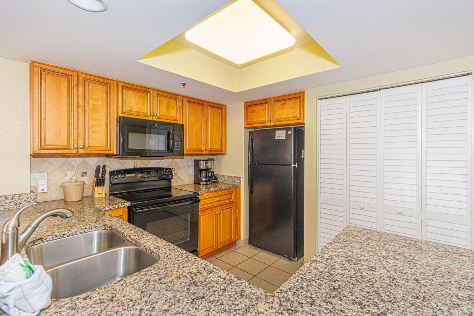 Gorgeous Oceanfront 3 Bedroom Condo! Sleeps 10 Guests! Compass Cove Mariner Tower 1217 Myrtle Beach
