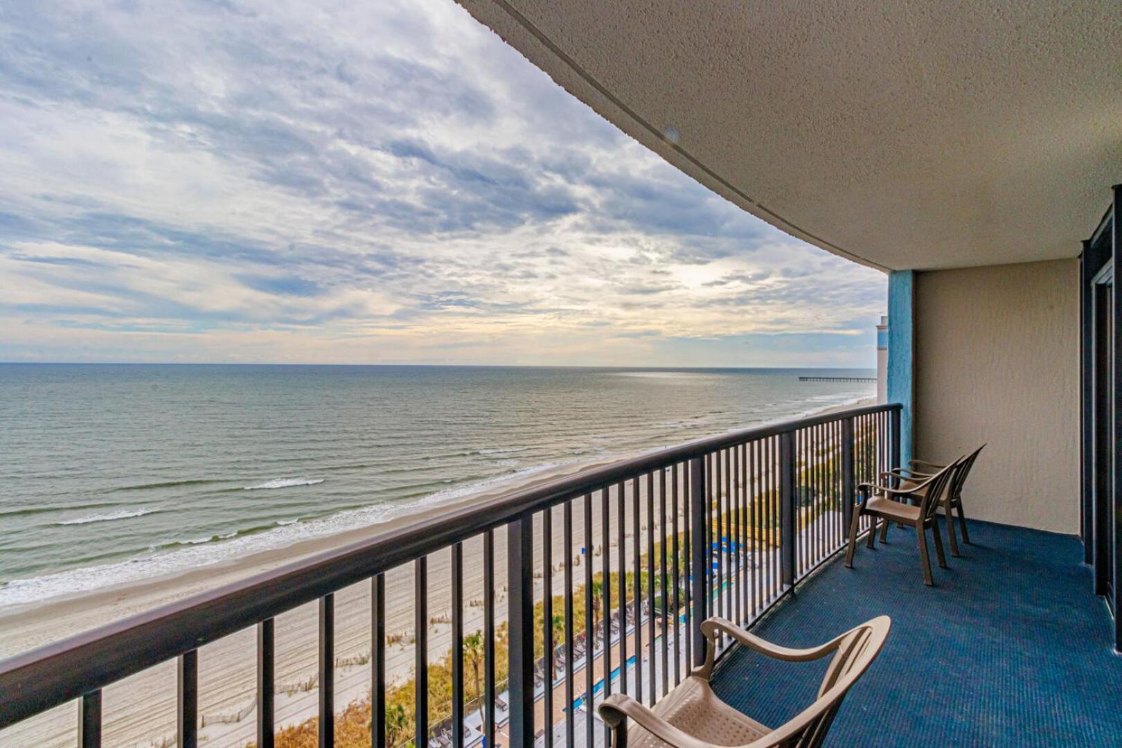 Gorgeous Oceanfront 3 Bedroom Condo! Sleeps 10 Guests! Compass Cove Mariner Tower 1217 * Myrtle Beach