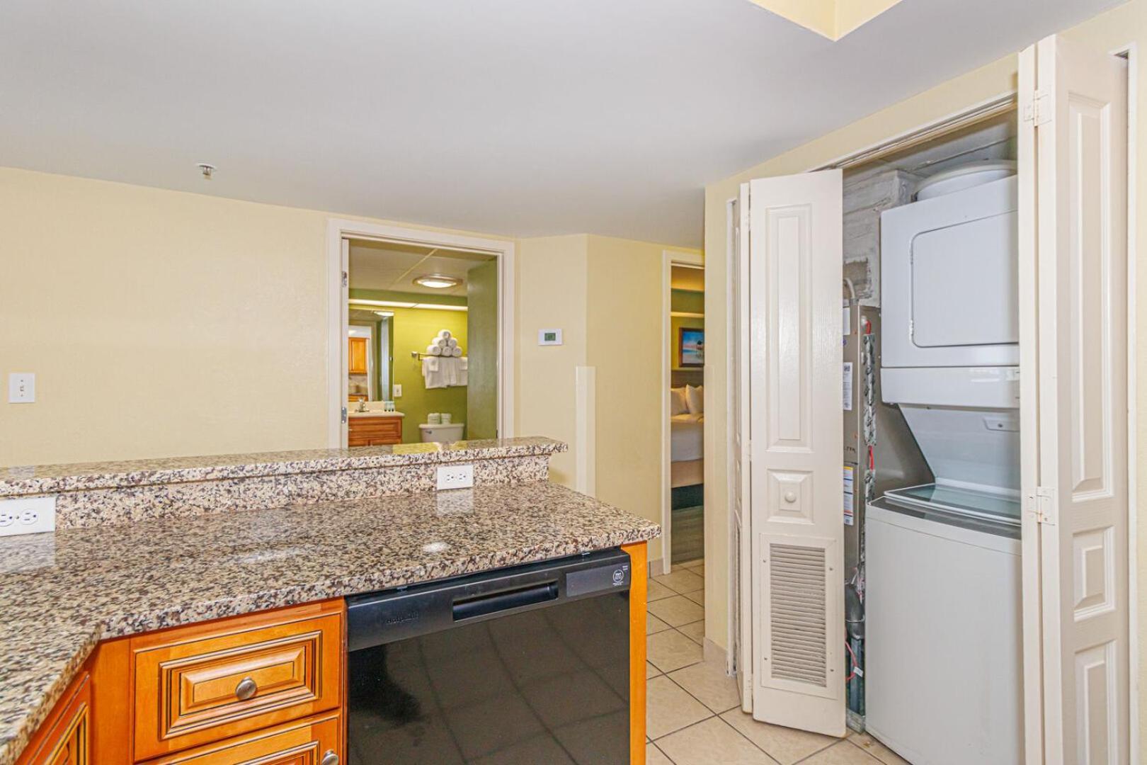 Oceanfront 3 Bedroom Condo! Sleeps 10 Guests! Compass Cove Mariner Tower 1216