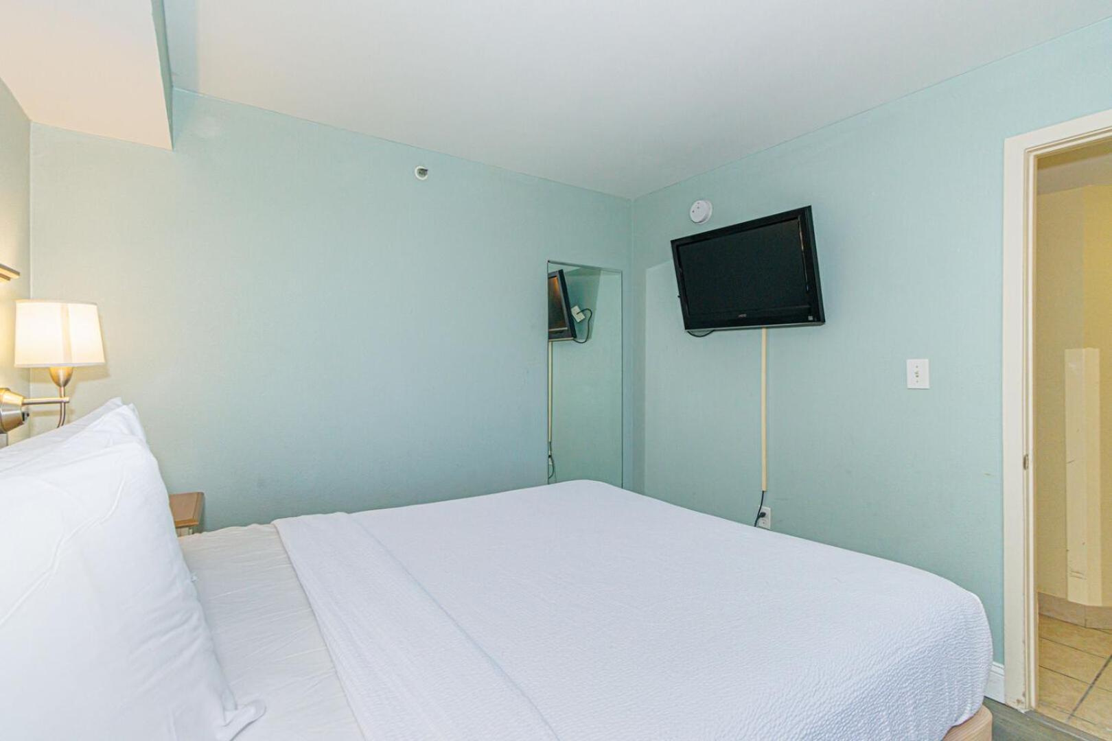Oceanfront 3 Bedroom Condo- Newly Renovated-compass Cove North 1416 Holiday home