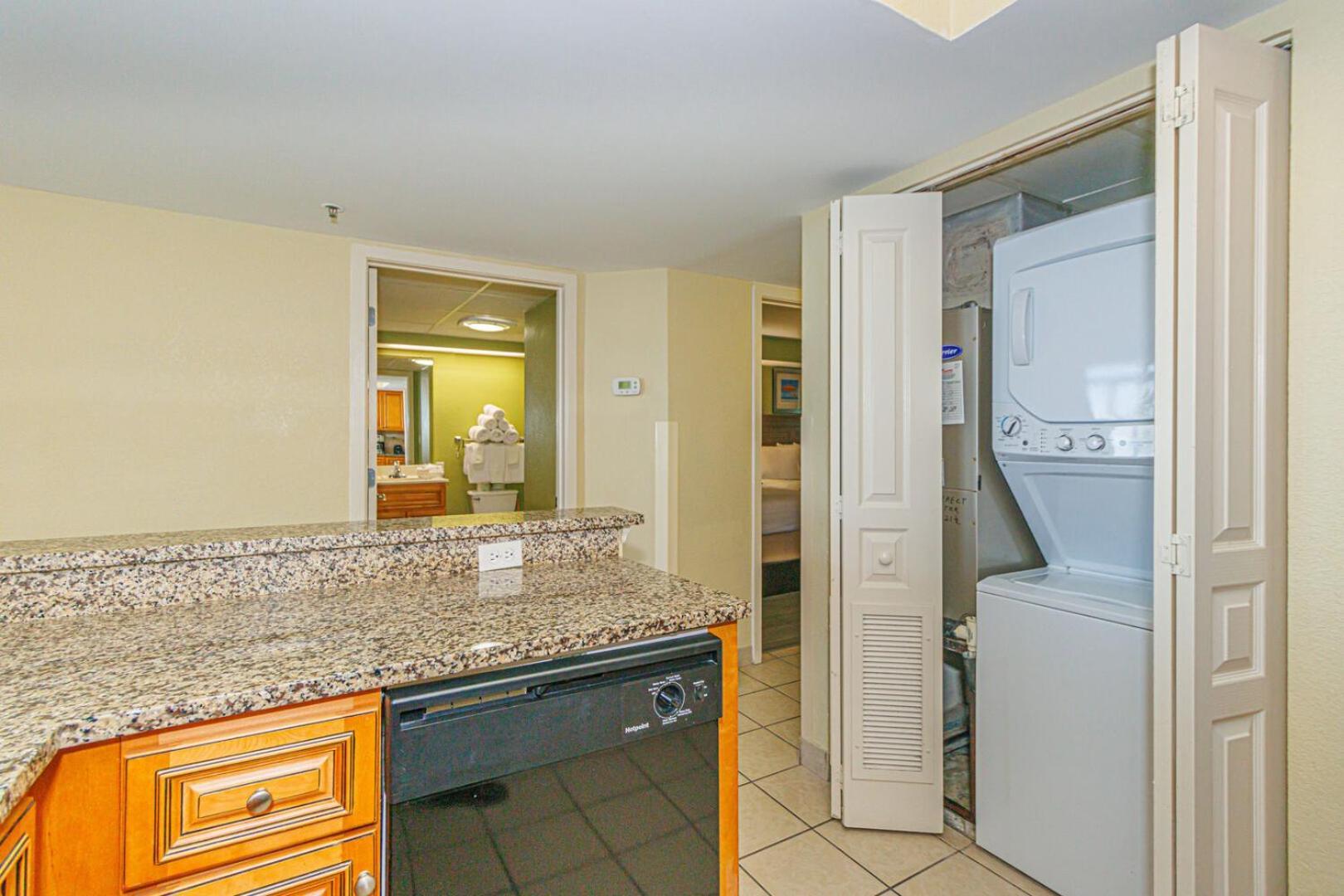 Oceanfront 3 Bedroom Condo- Newly Renovated-compass Cove North 1416 Holiday home *