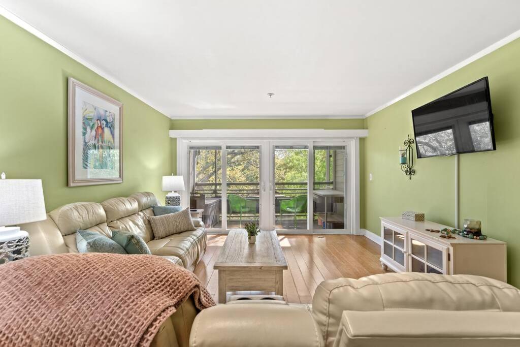 Off-season Rates! Indoor Pool And Hot Tub Apartment *