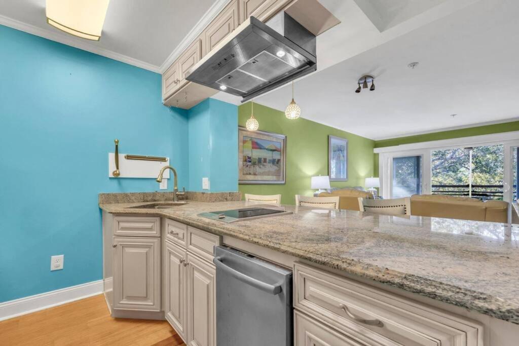 Off-season Rates! Indoor Pool And Hot Tub