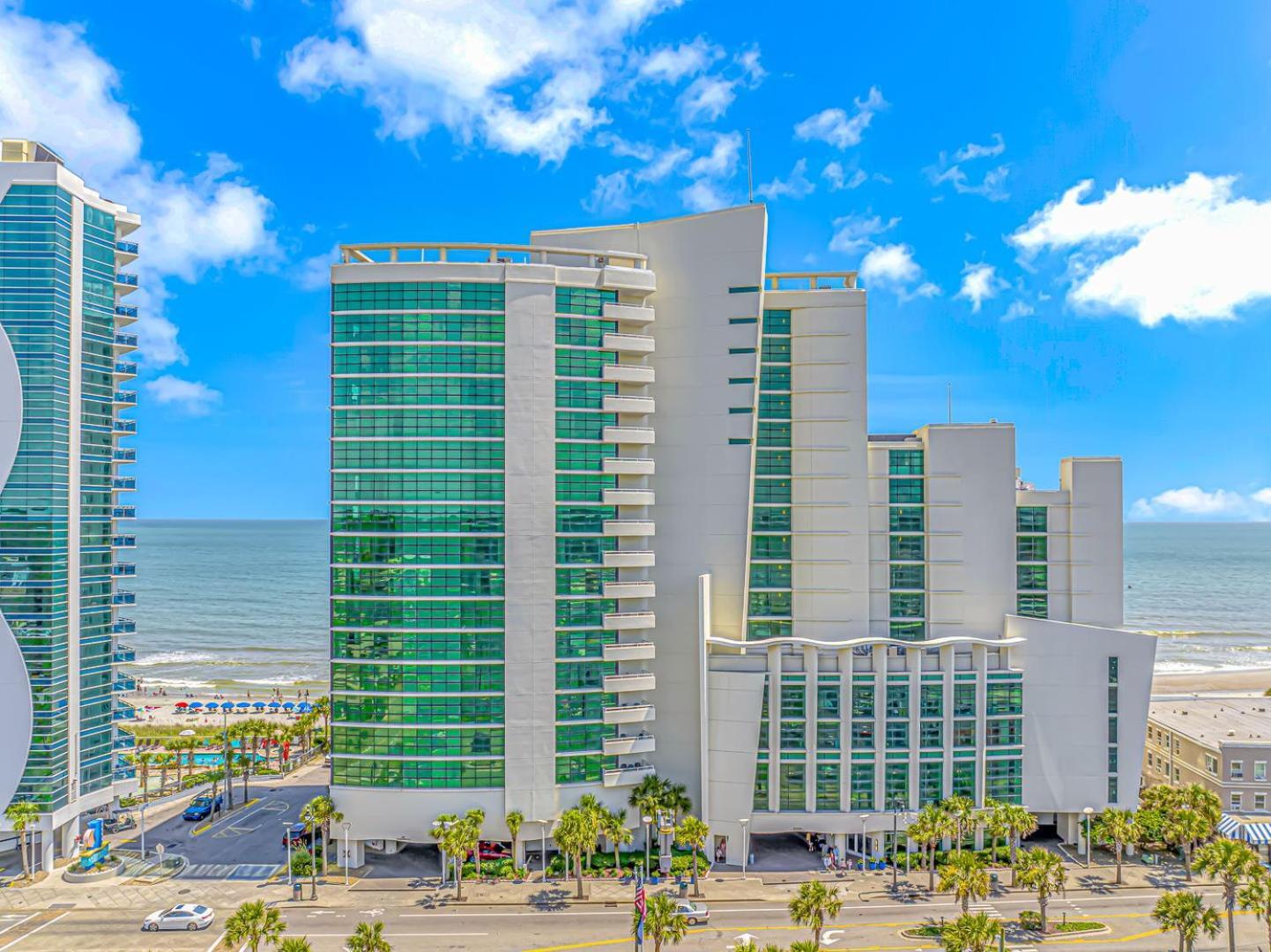1 Bedroom Oceanview Penthouse At Sandy Beach! 1905