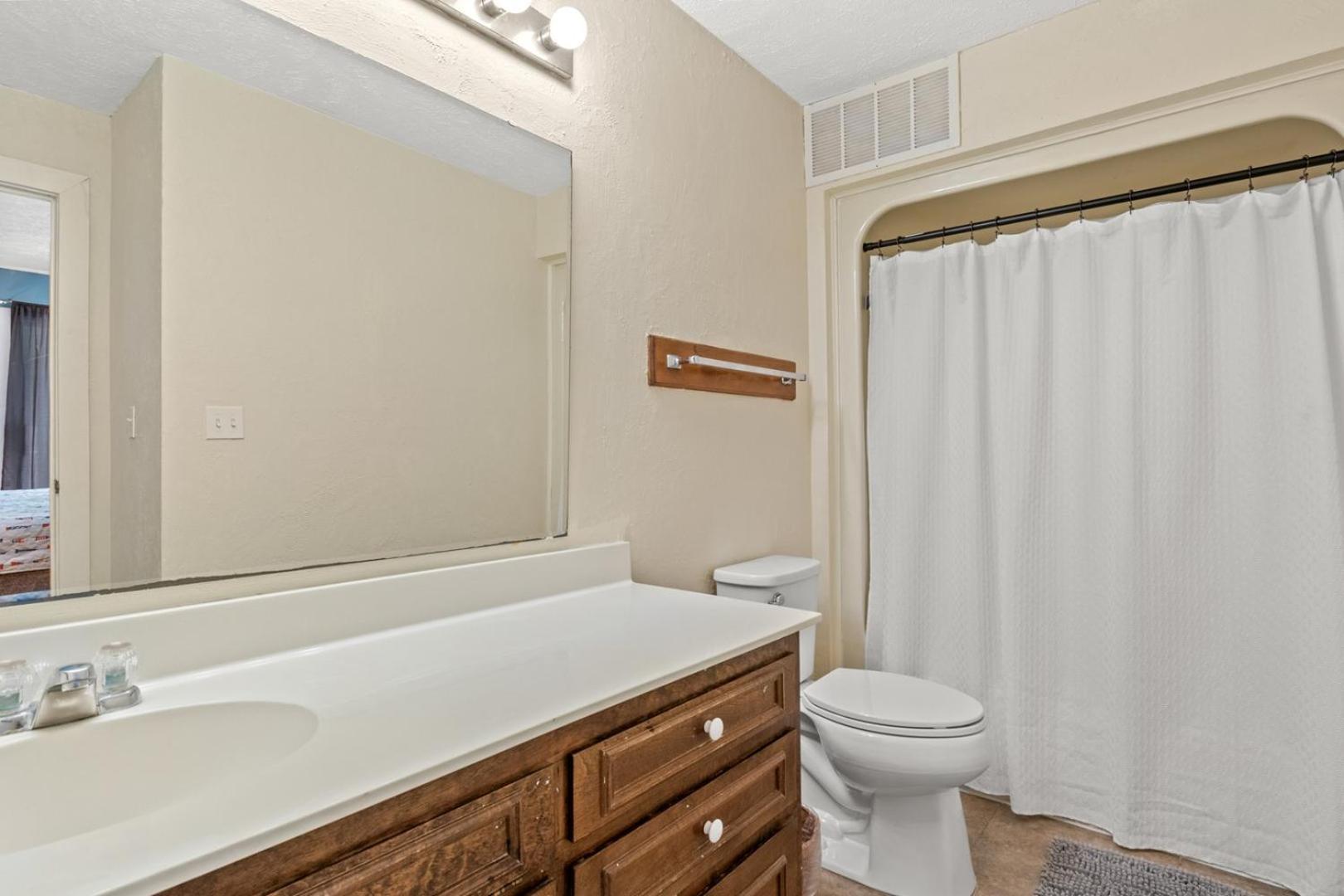 Apartment Dry Dock 101 *