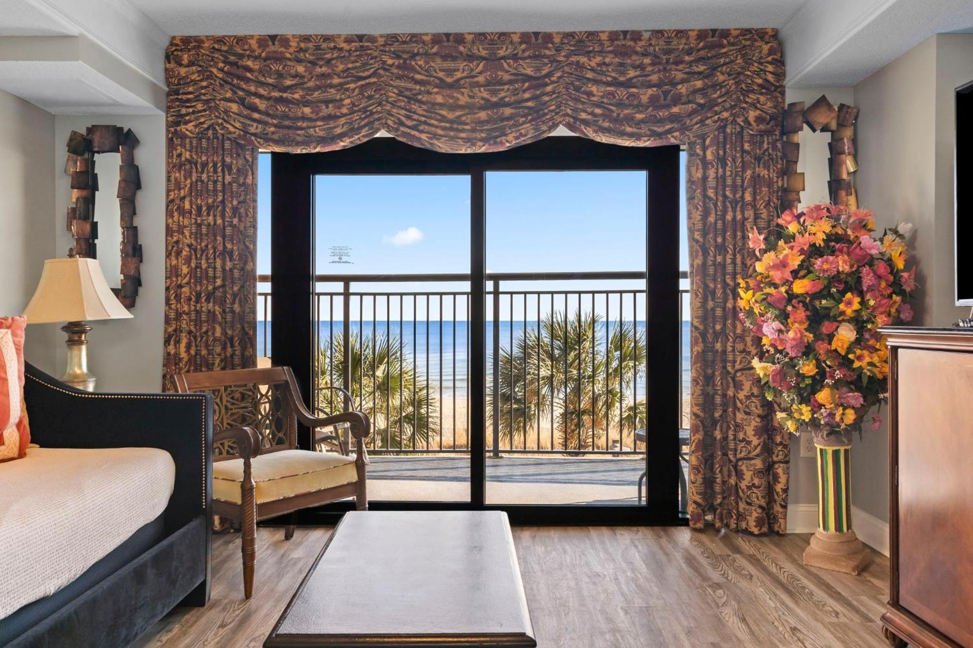 Stunning And Spacious 3 Bedroom Condo-immaculate Oceanfront Views! Anderson 211 Holiday home