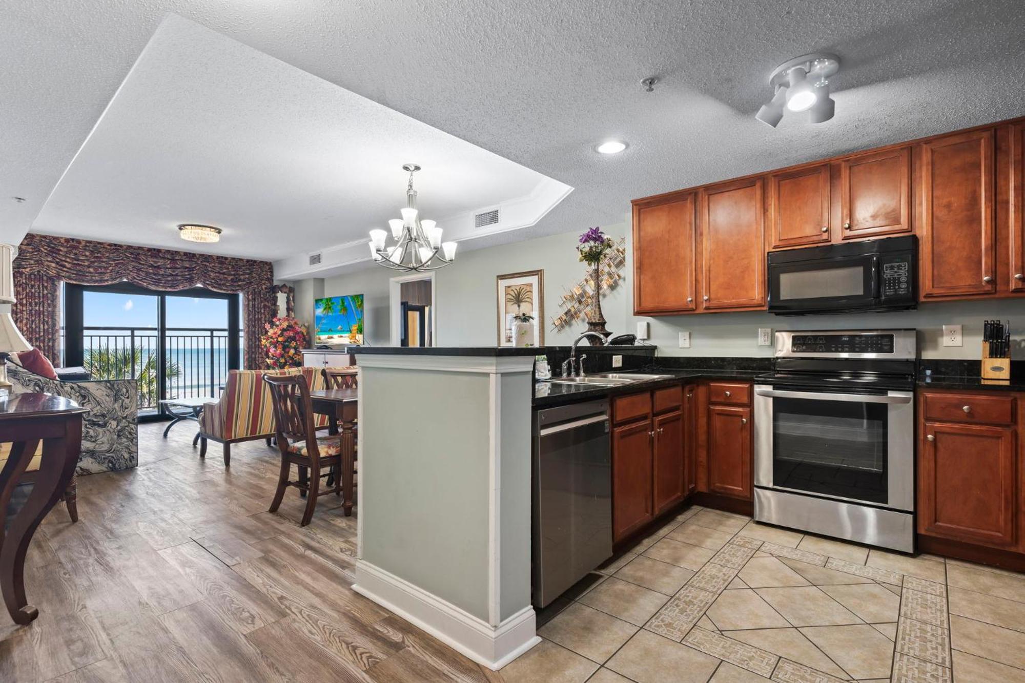 Holiday home Stunning And Spacious 3 Bedroom Condo-immaculate Oceanfront Views! Anderson 211
