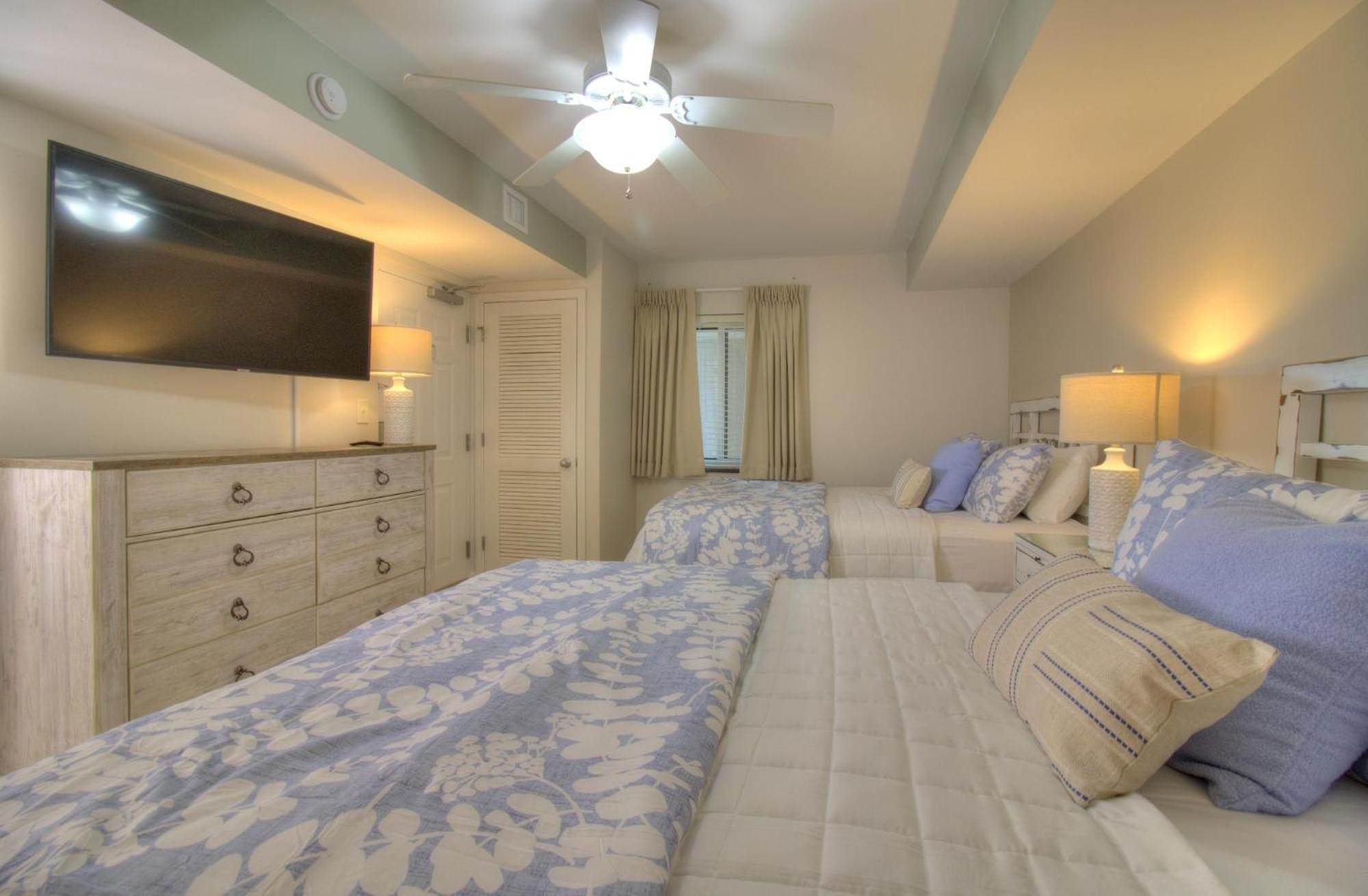 Barefoot Yacht Club - 1-104 Holiday home *