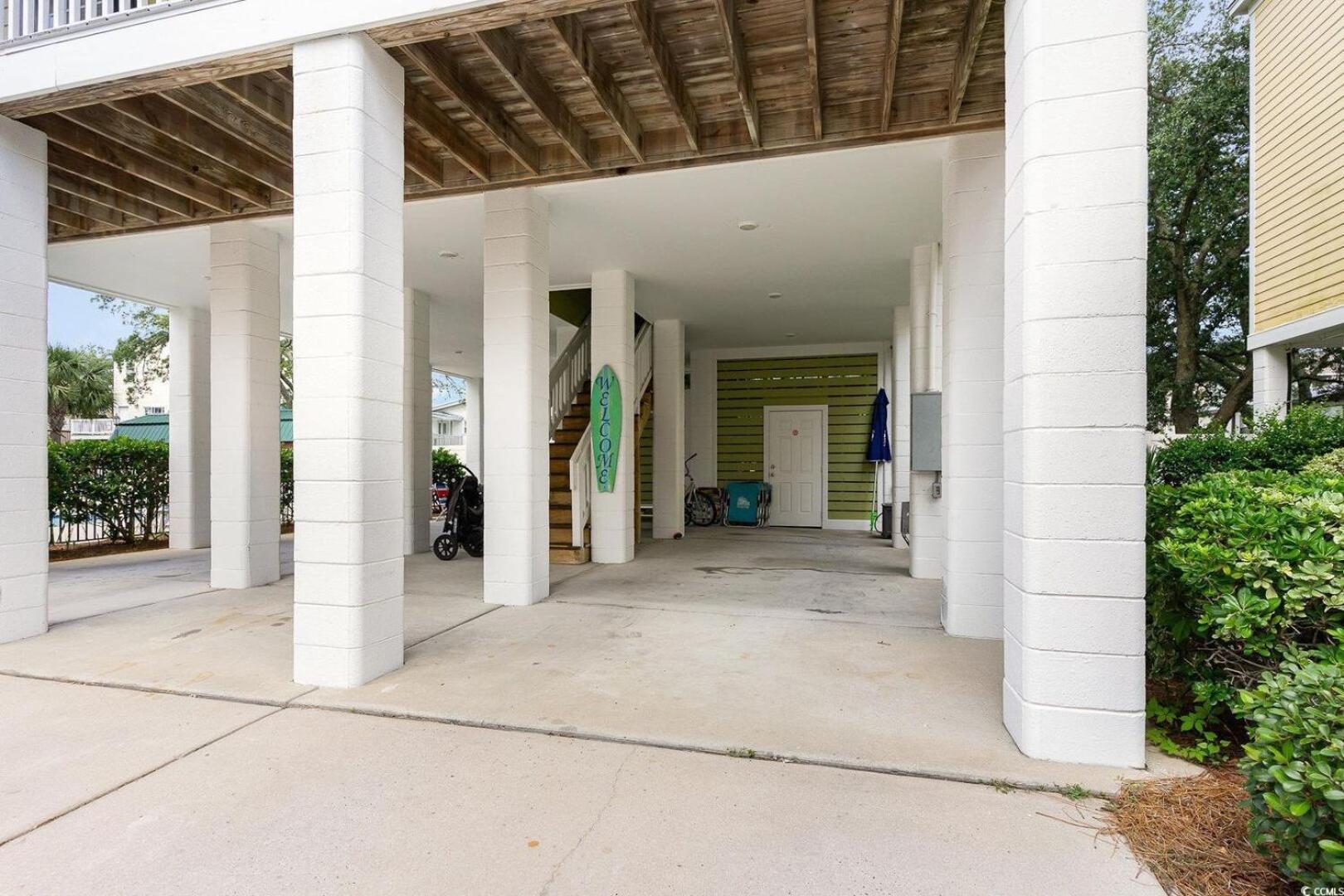 Holiday home Captivating 4 Bedroom House With Double Balconies And A Community Pool-angler 3 *
