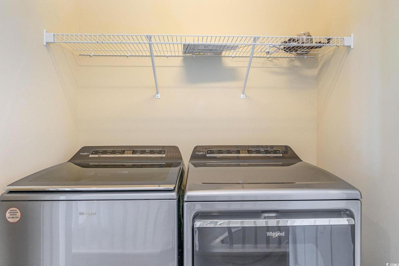 Captivating 4 Bedroom House With Double Balconies And A Community Pool-angler 3 *