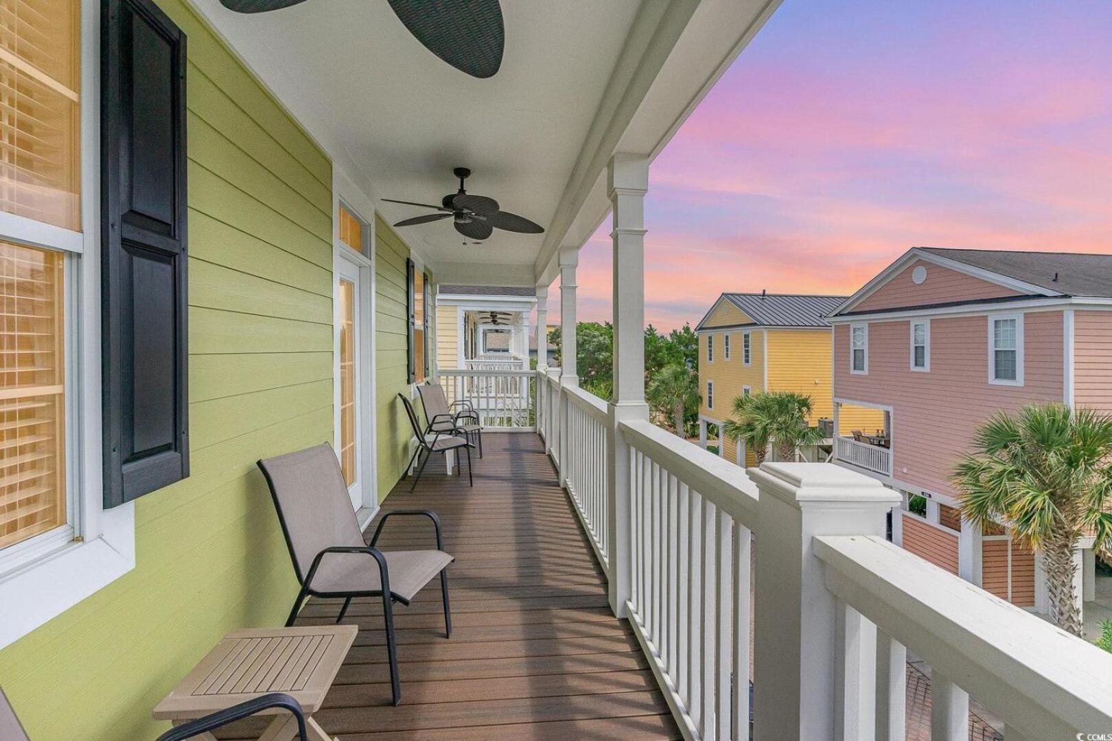 Captivating 4 Bedroom House With Double Balconies And A Community Pool-angler 3 Holiday home