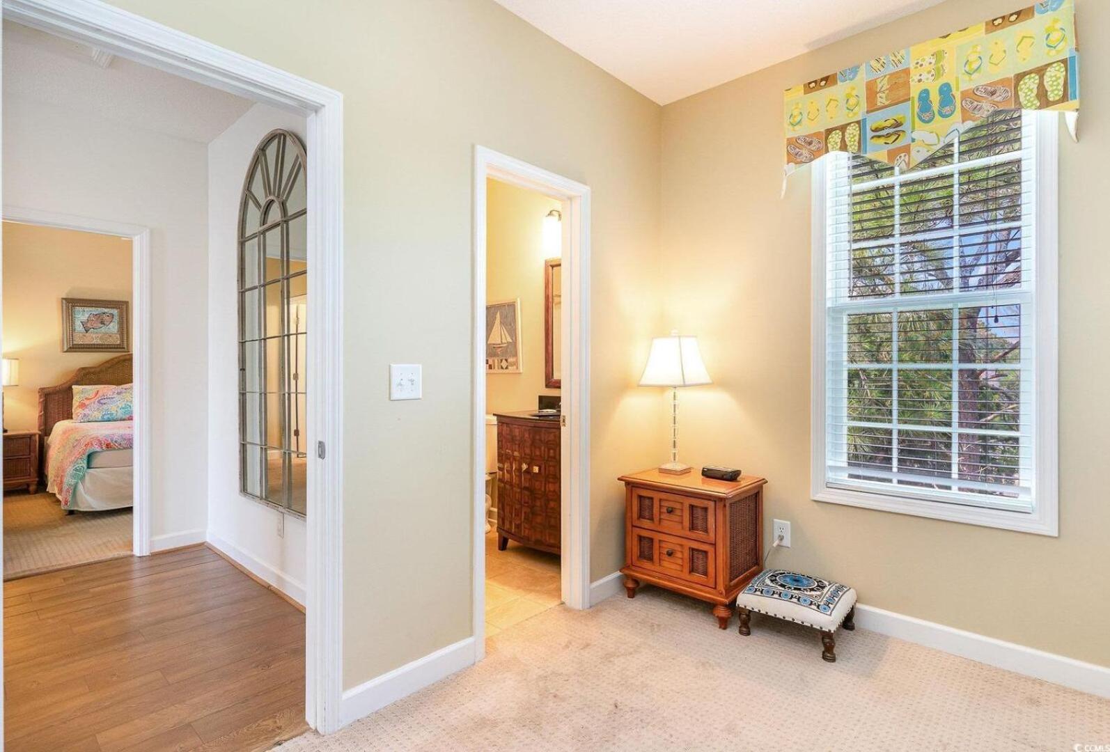 Captivating 4 Bedroom House With Double Balconies And A Community Pool-angler 3 *