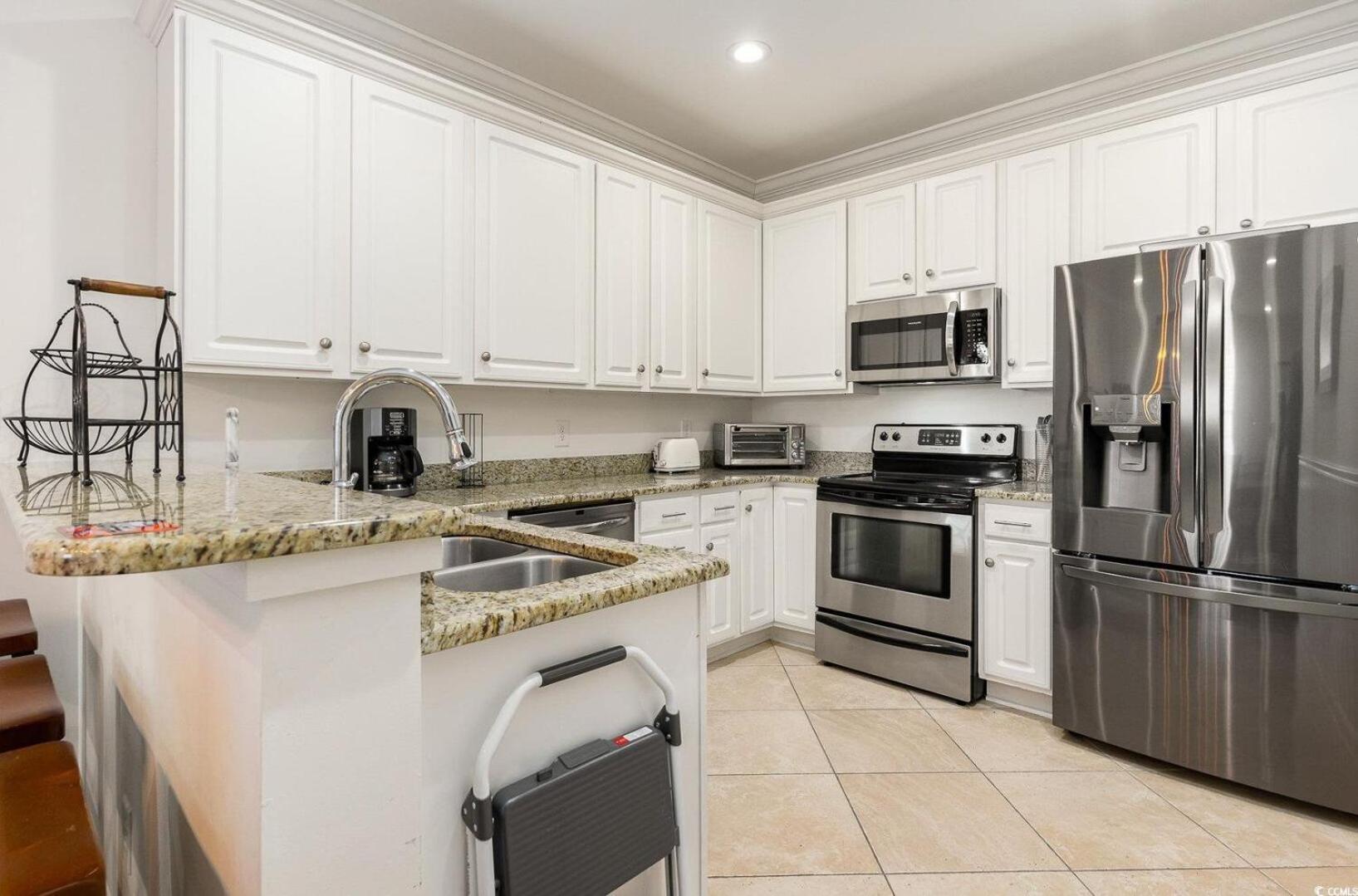 Captivating 4 Bedroom House With Double Balconies And A Community Pool-angler 3