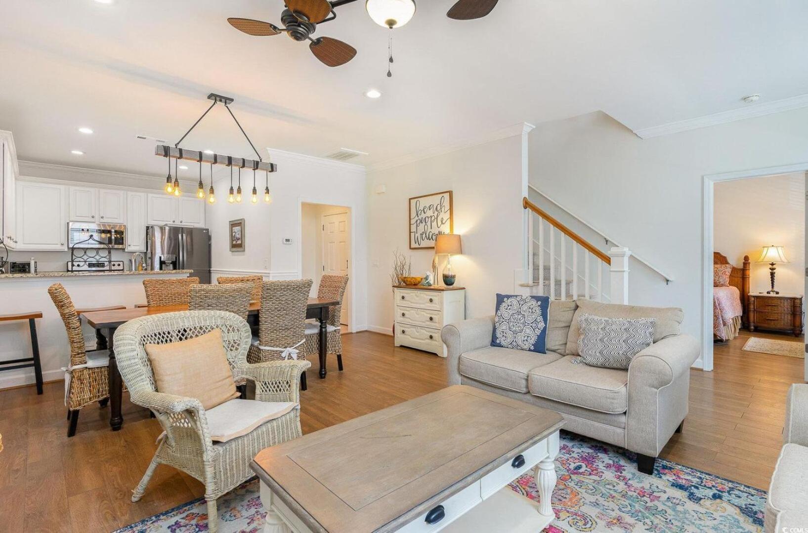 Captivating 4 Bedroom House With Double Balconies And A Community Pool-angler 3 Holiday home