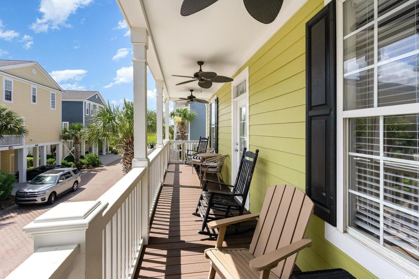Holiday home Captivating 4 Bedroom House With Double Balconies And A Community Pool-angler 3
