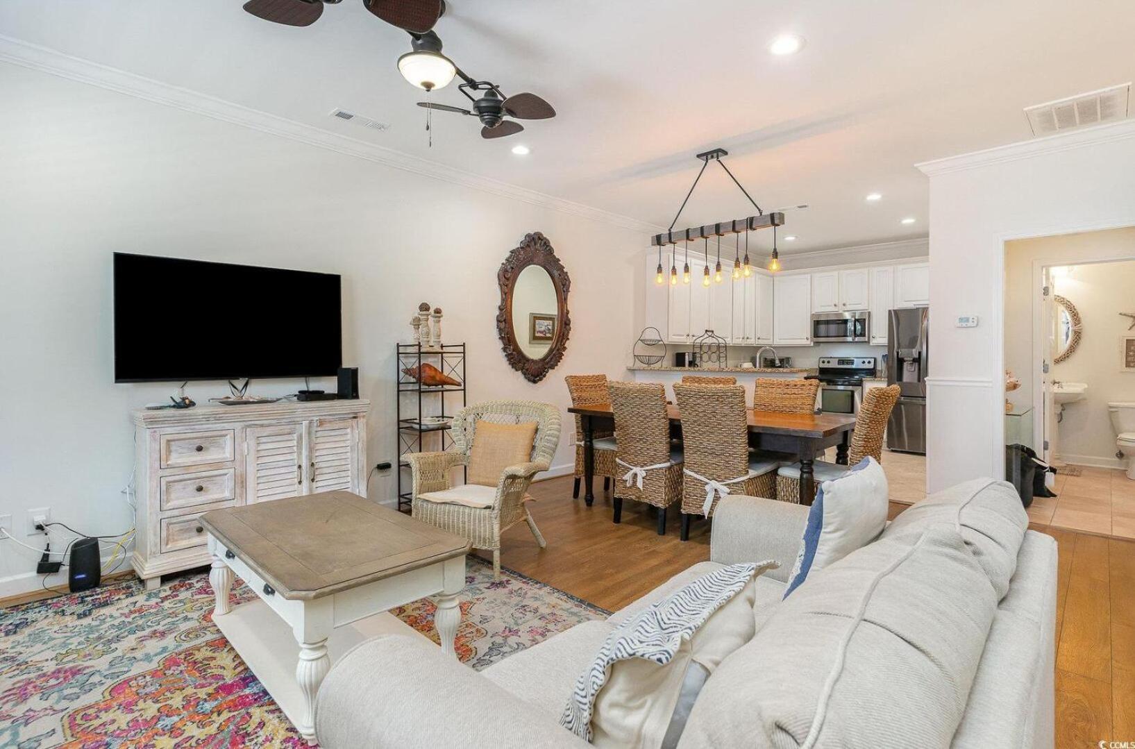Captivating 4 Bedroom House With Double Balconies And A Community Pool-angler 3 Holiday home *