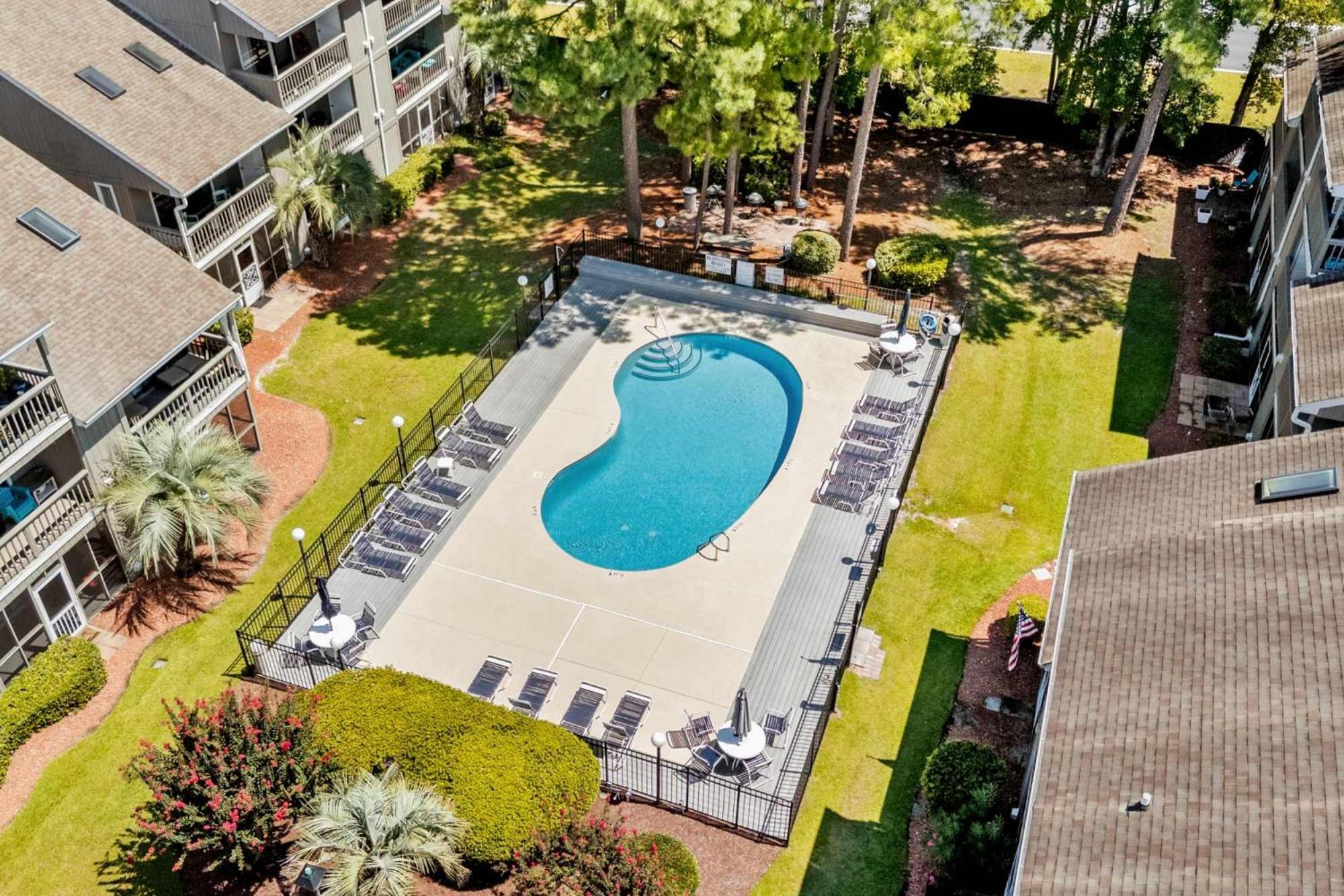 Holiday home 30c Gcr- Updated Poolside Paradise