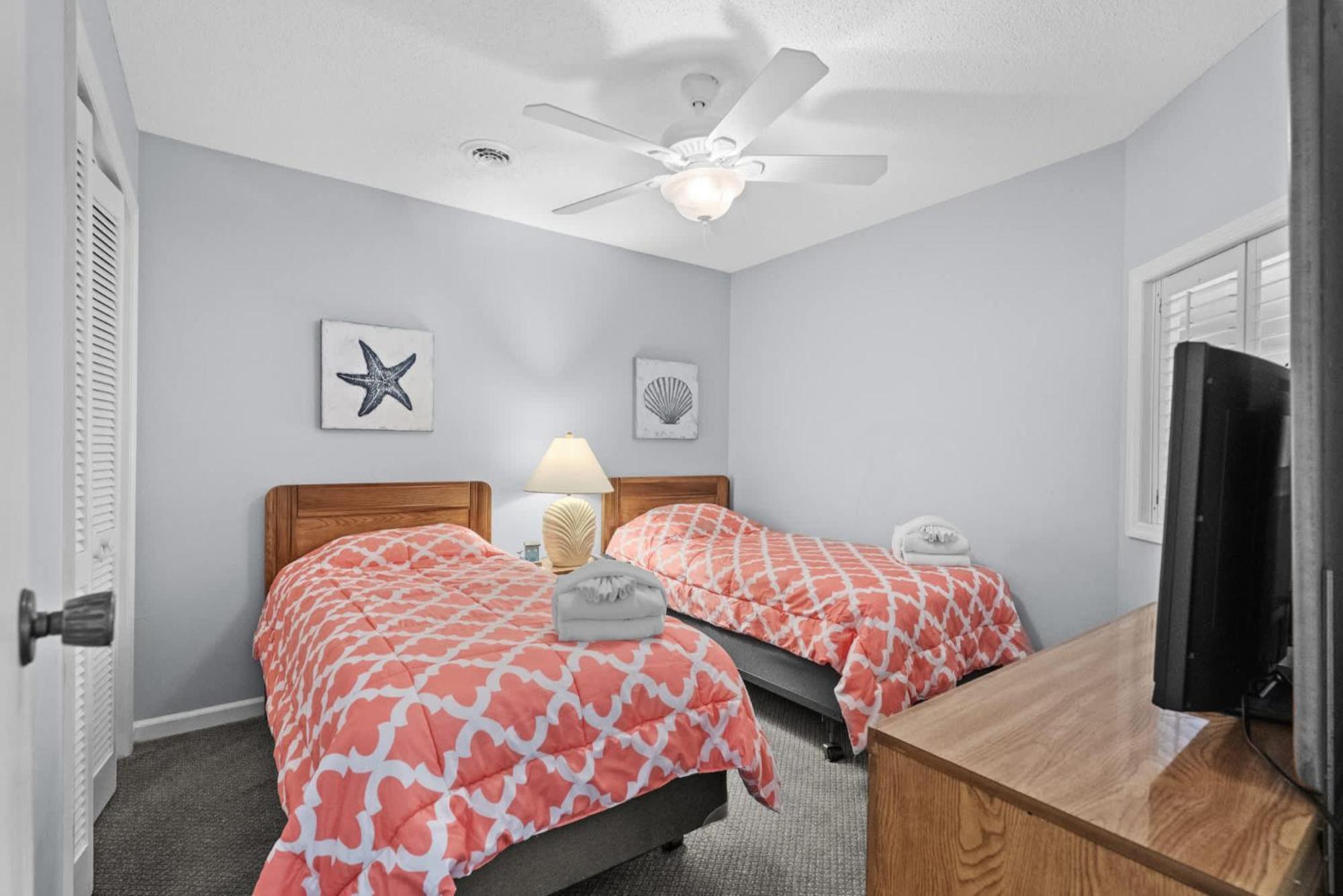 Holiday home 30c Gcr- Updated Poolside Paradise *