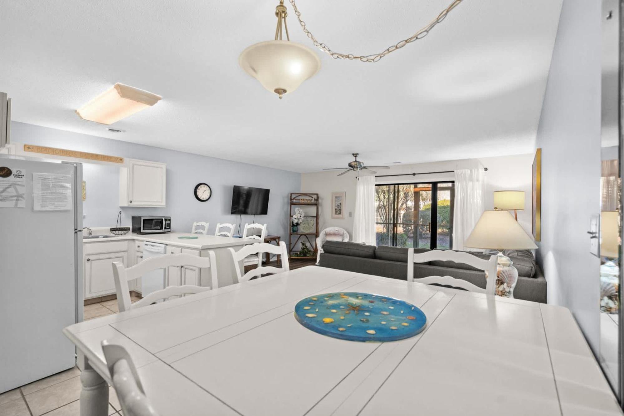 Holiday home 30c Gcr- Updated Poolside Paradise