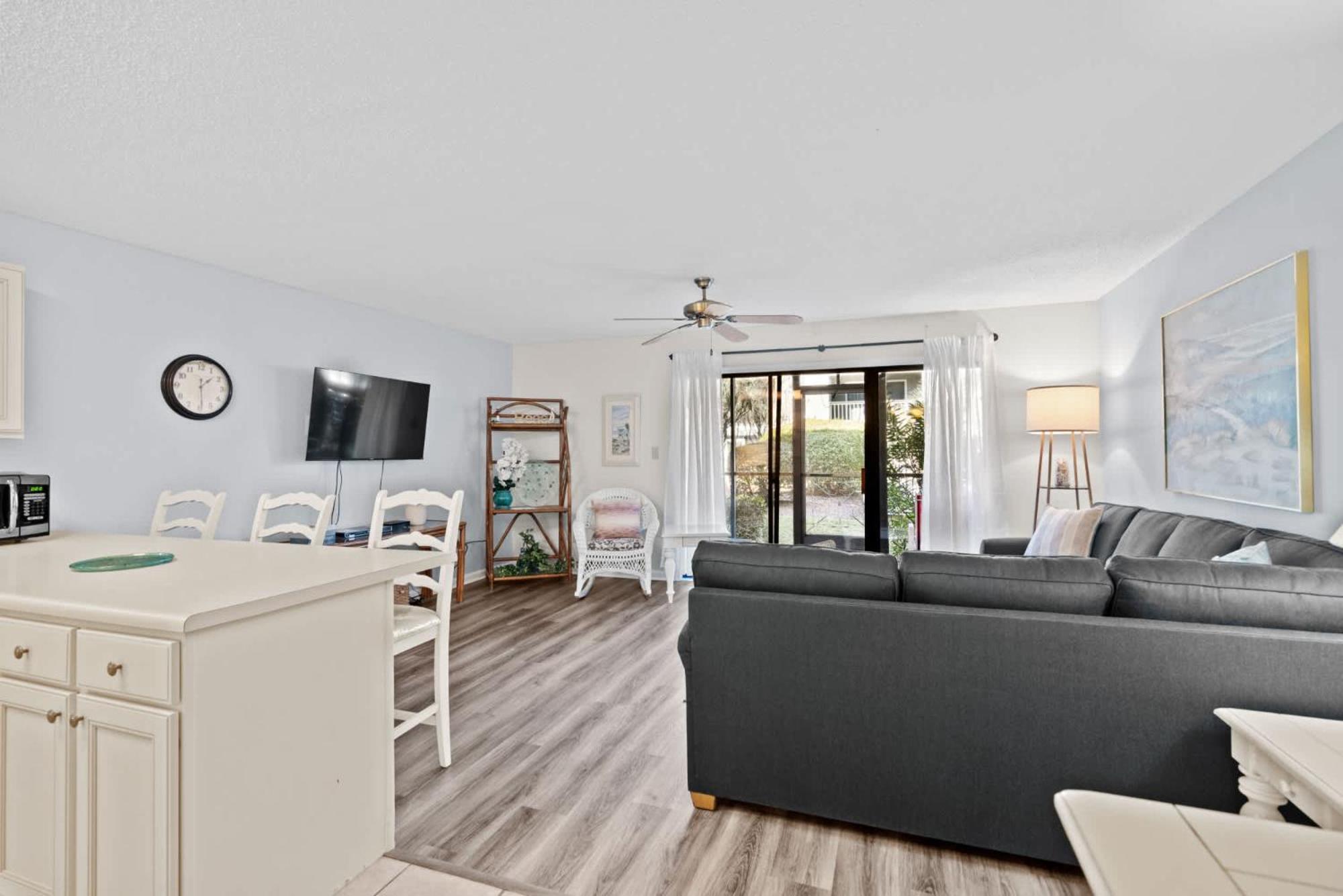 Holiday home 30c Gcr- Updated Poolside Paradise *