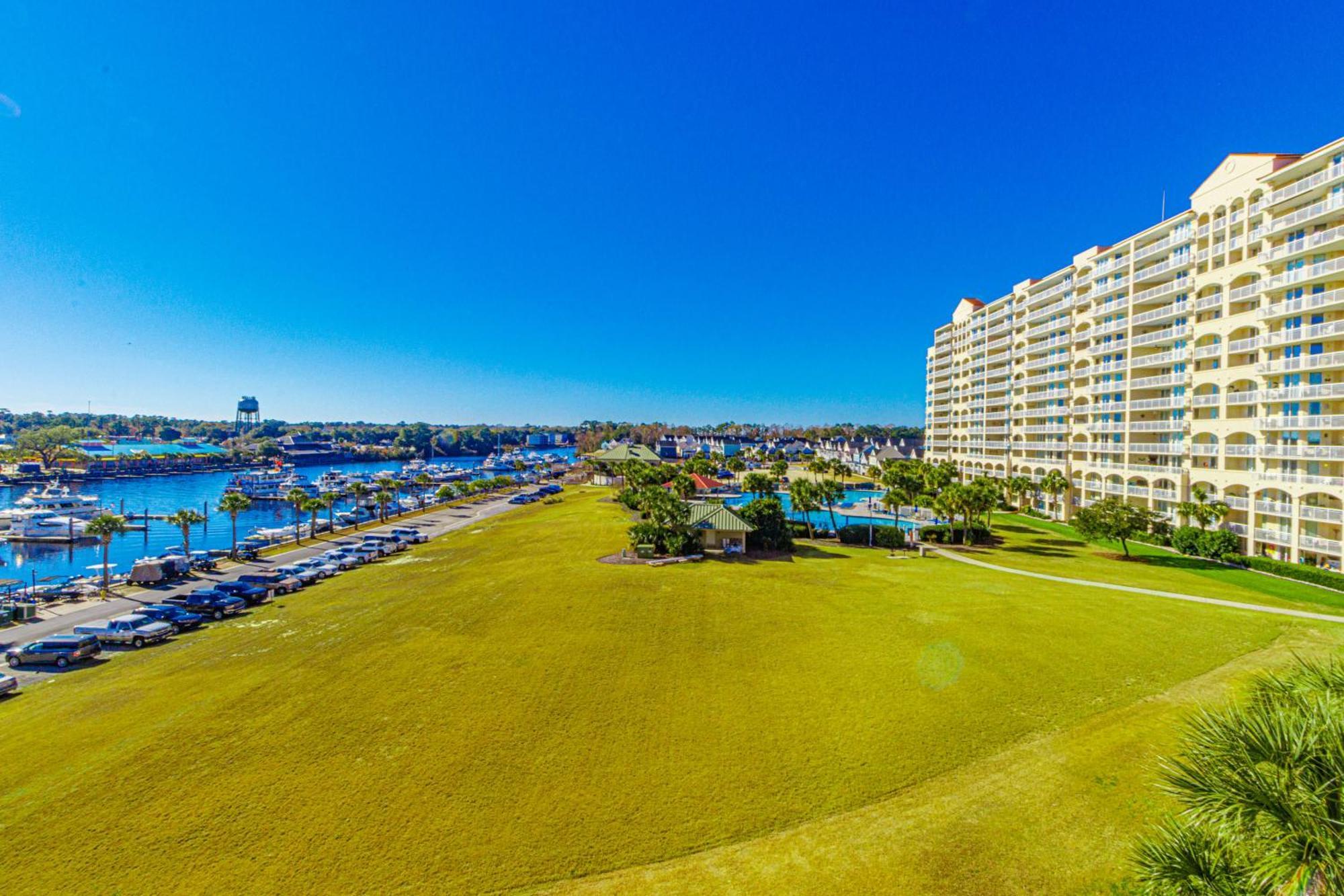 Magnificent 2 Bedroom With Marina Views! Yacht Club 1-501 A&c