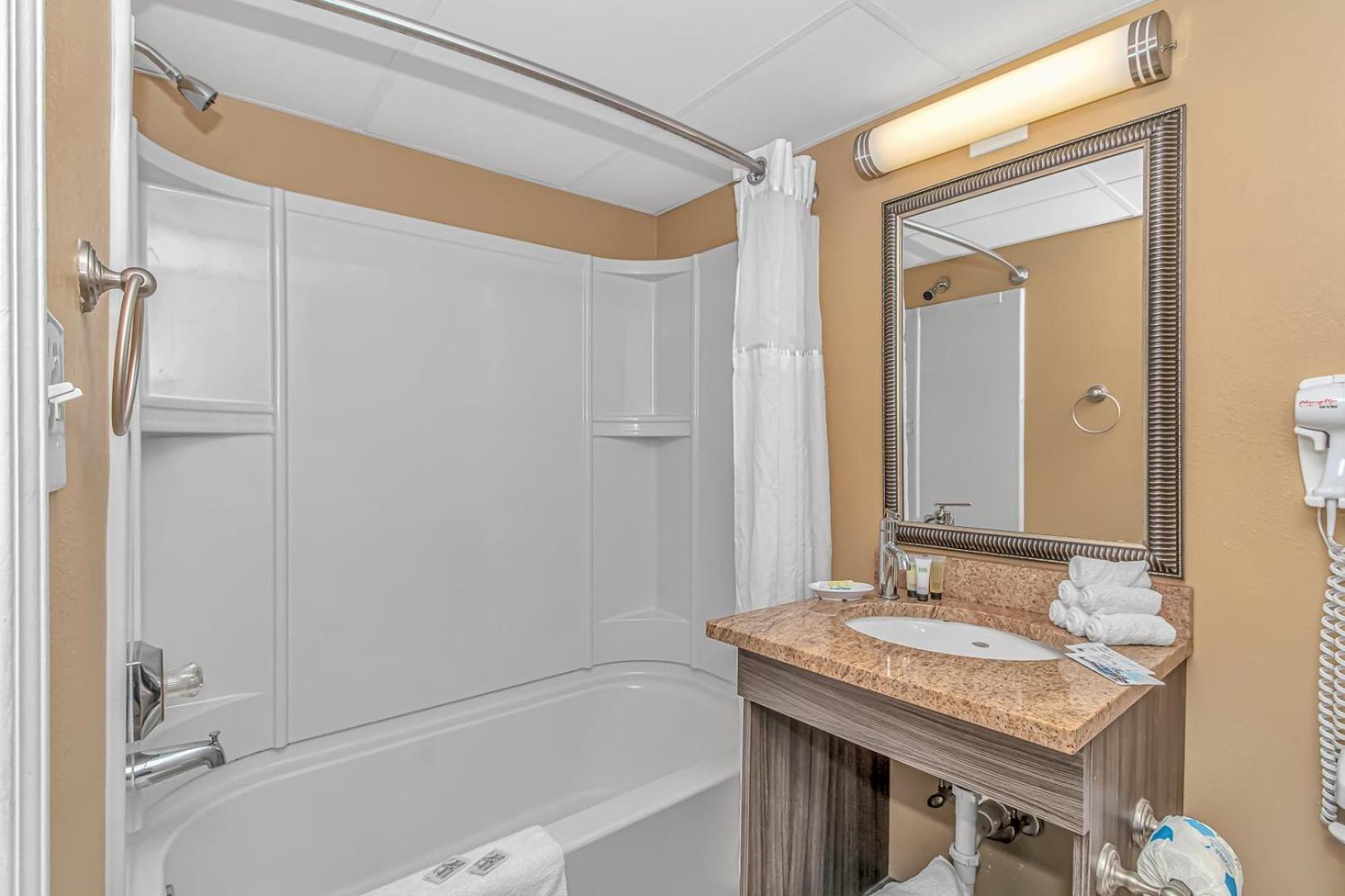 Direct Oceanfront - Caravelle 323 - Sleeps 4 Guests Myrtle Beach