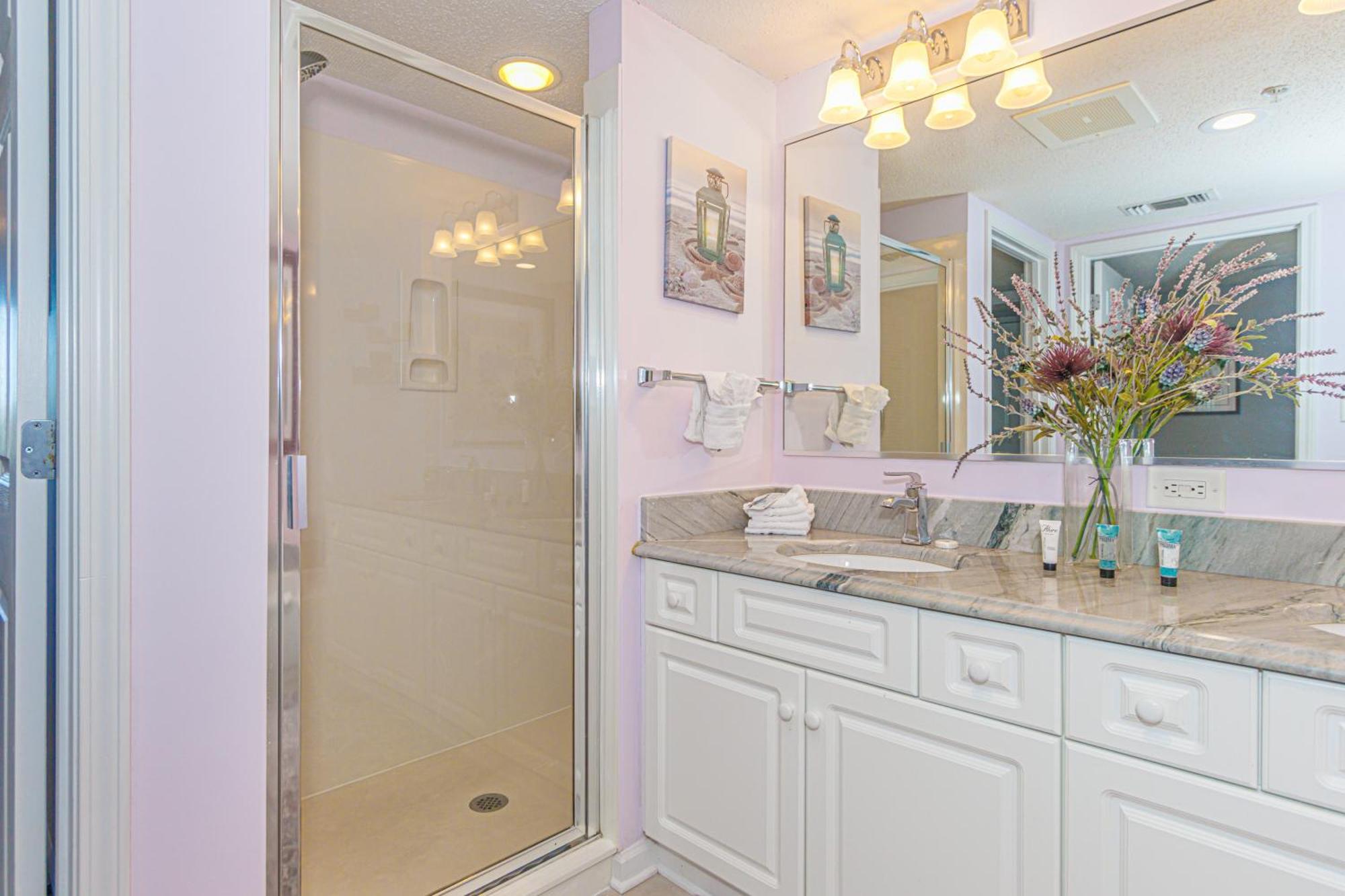 Magnificent 2 Bedroom With Marina Views! Yacht Club 1-501 A&c