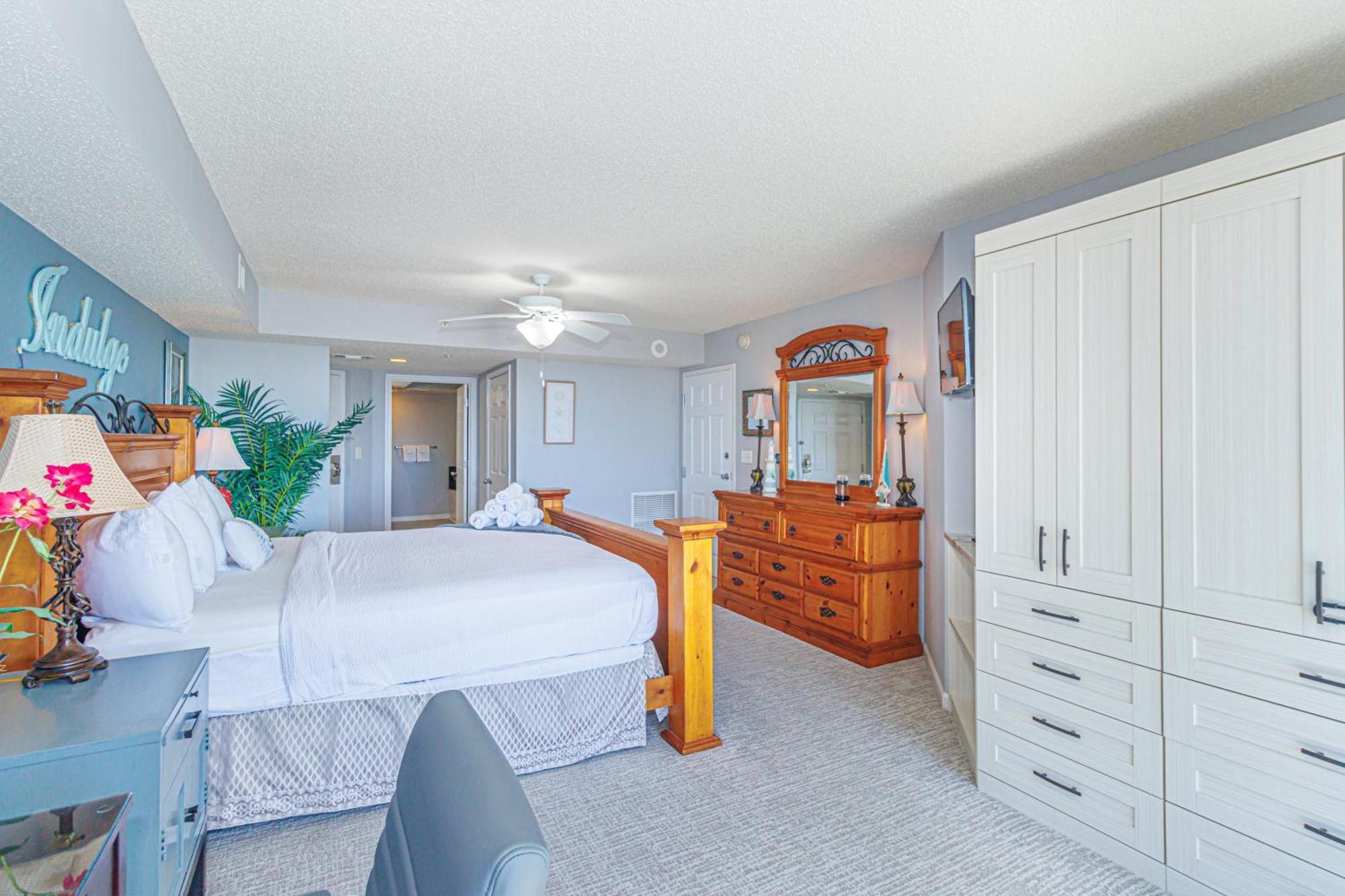 Marvelous King With Marina Views! Yacht Club 1-501 C Holiday home