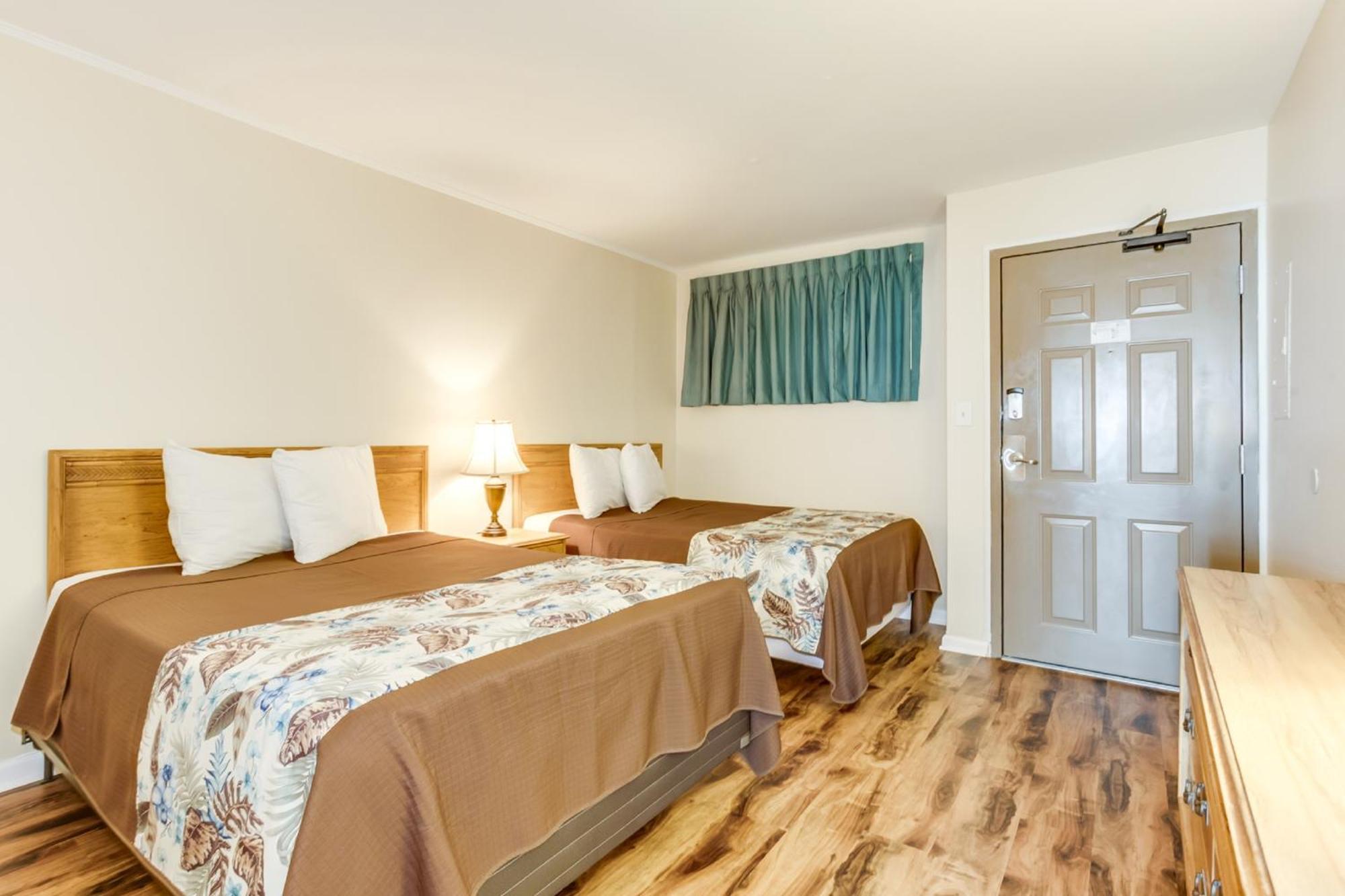 Beachfront With Private Balcony At Meridian Plaza Apartment *