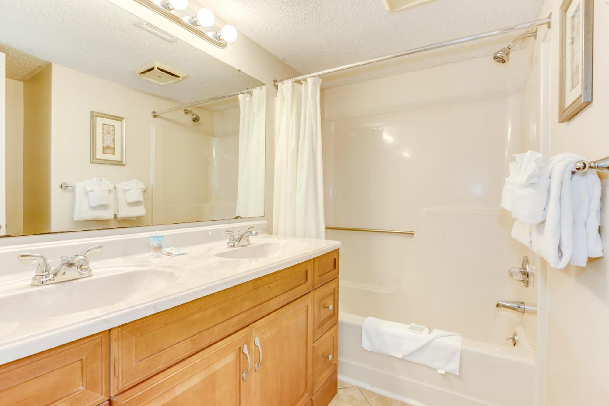Apartment Beachfront With Private Balcony At Meridian Plaza *